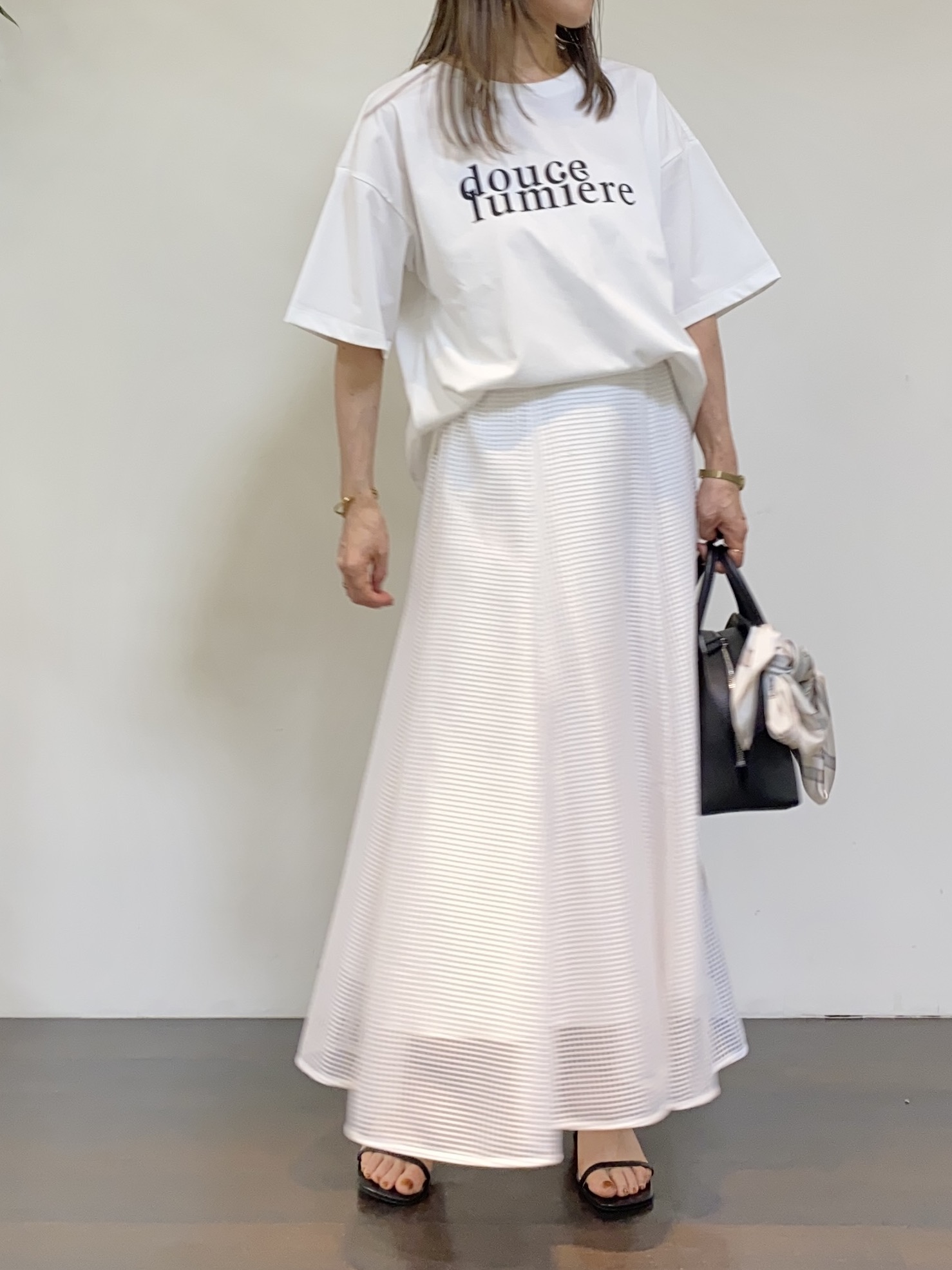 tomoさんの「UNTITLED｜【アンサンブル可/日除け・冷房対策】シアーレーヨンZIPカーディガン」を使ったコーディネート