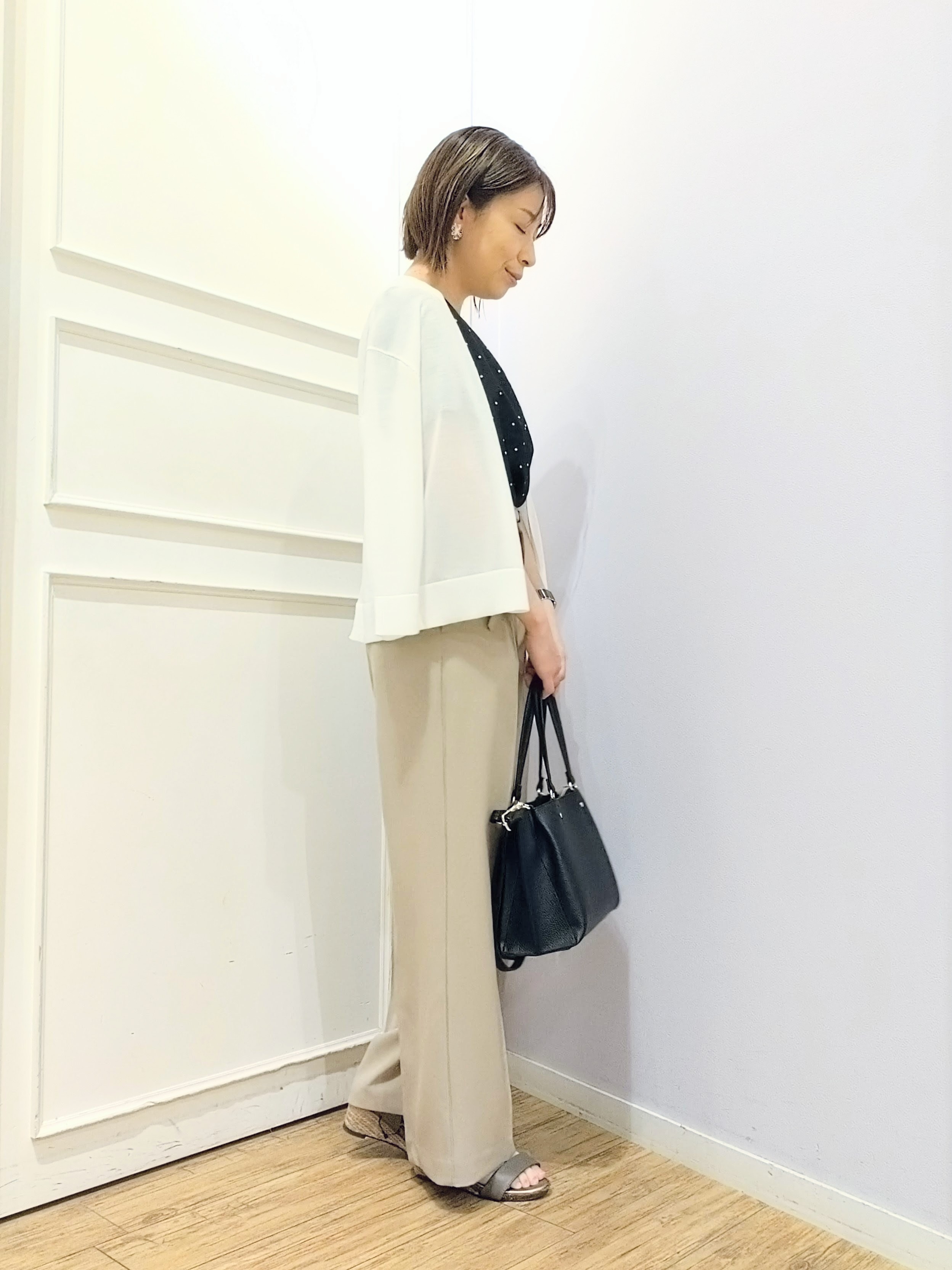 miomioさんの「SHOO･LA･RUE｜【洗濯機可/S-LL】オンにもオフにも マルチに使えるボタンレスカーディガン」を使ったコーディネート