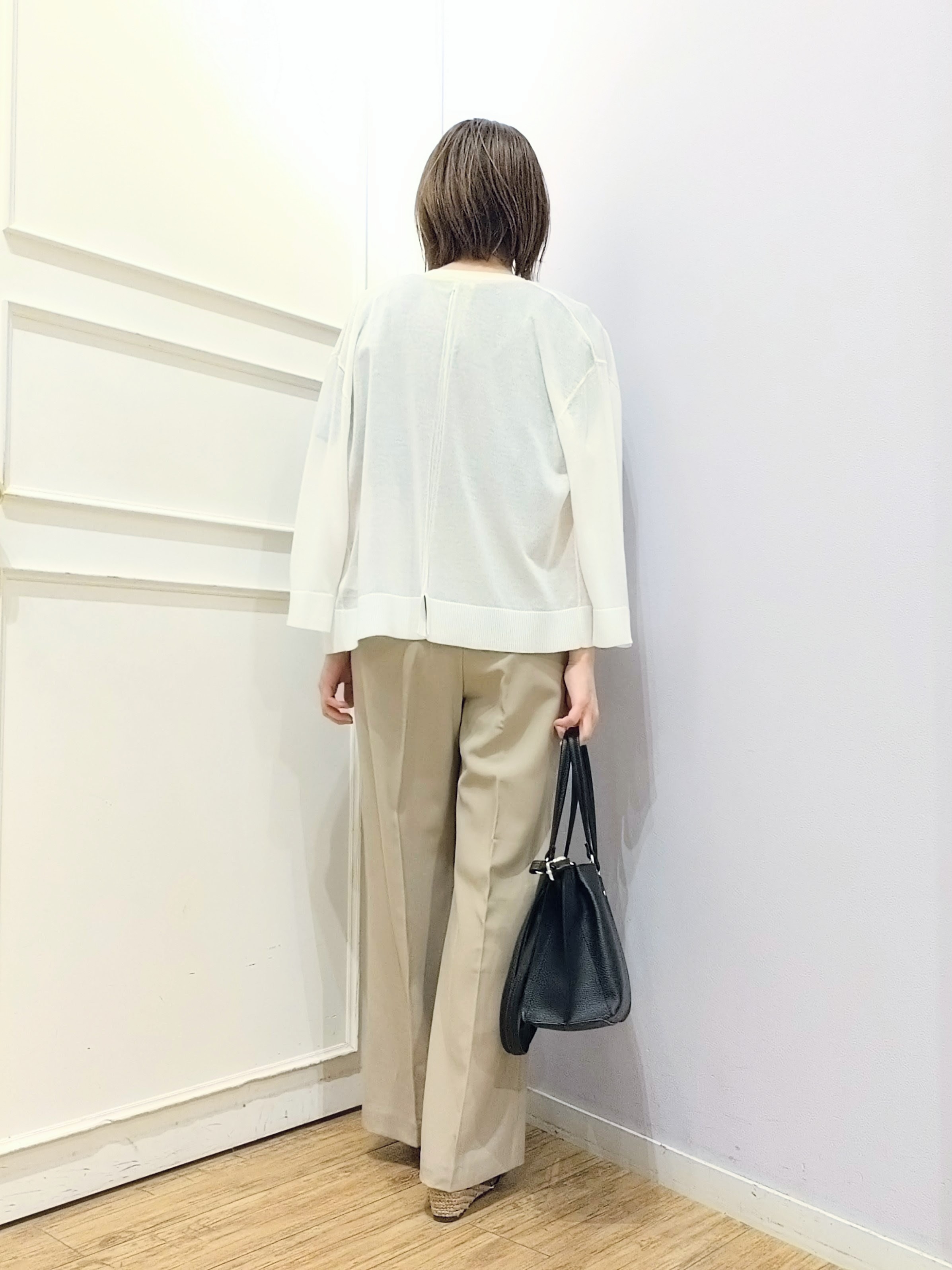 miomioさんの「SHOO･LA･RUE｜【洗濯機可/S-LL】オンにもオフにも マルチに使えるボタンレスカーディガン」を使ったコーディネート