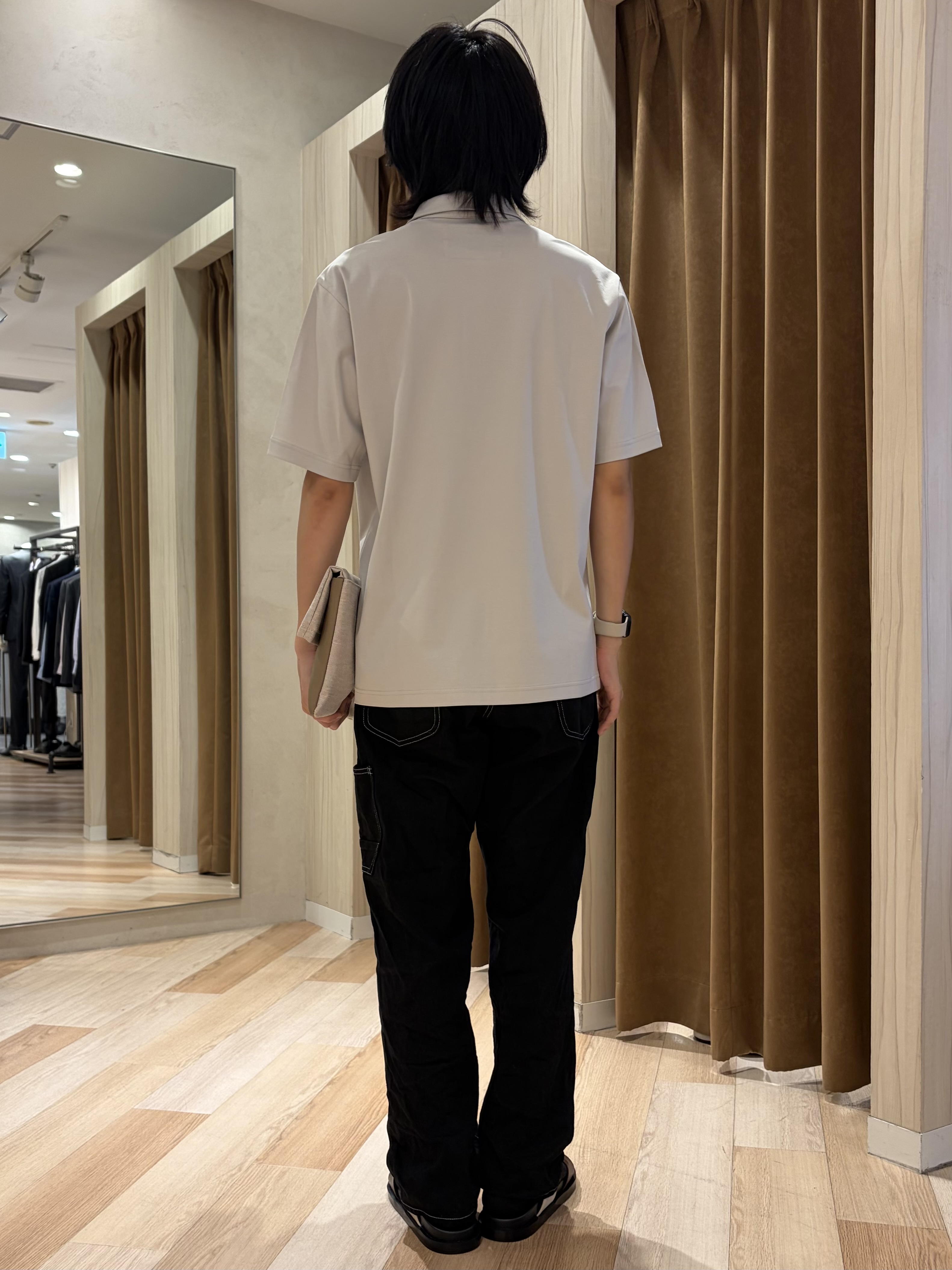 阿部智春さんの「TAKEO KIKUCHI｜【接触冷感】アイスクリアコットン ワンポイント ポロシャツ」を使ったコーディネート