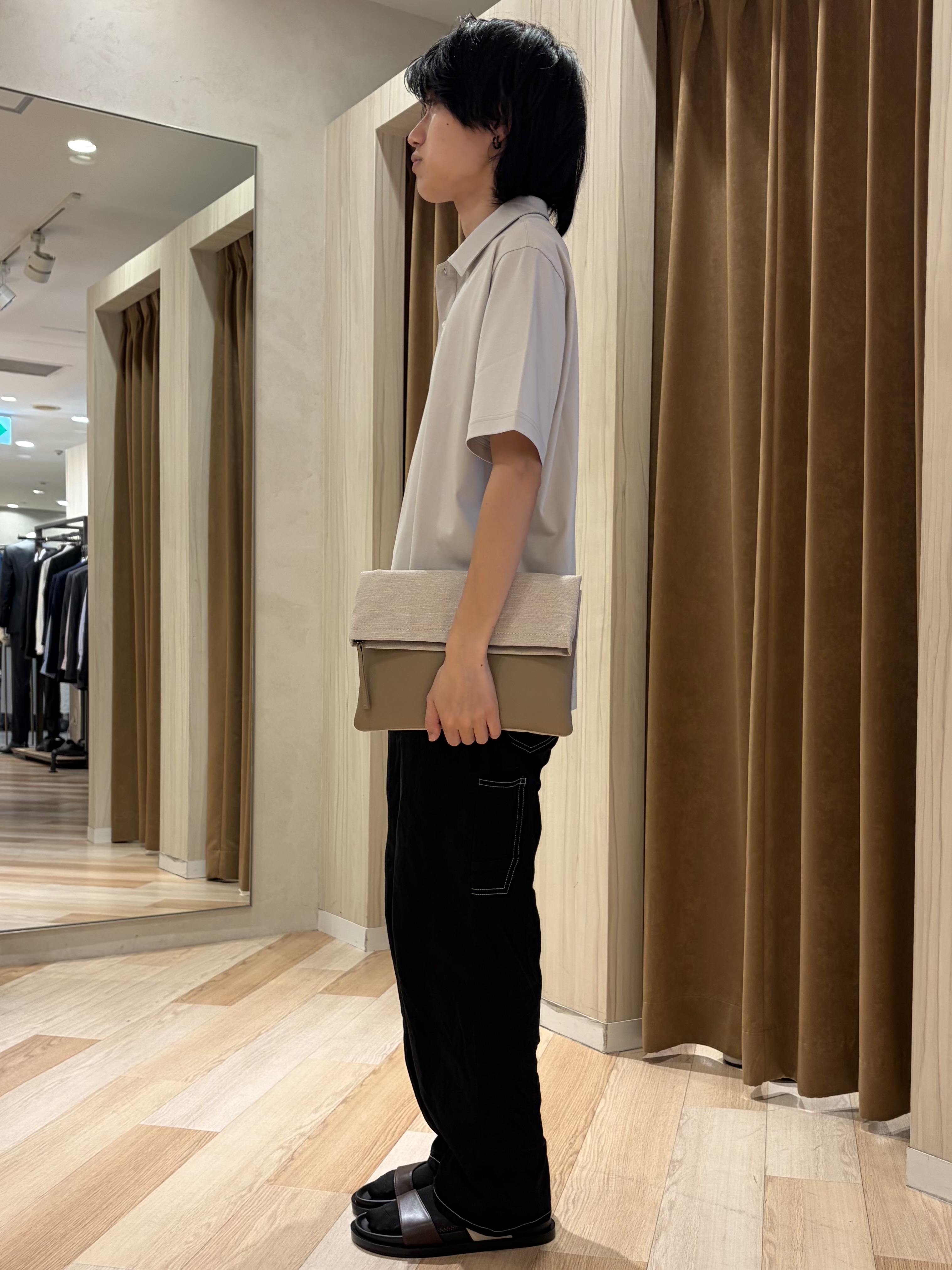 阿部智春さんの「TAKEO KIKUCHI｜【接触冷感】アイスクリアコットン ワンポイント ポロシャツ」を使ったコーディネート