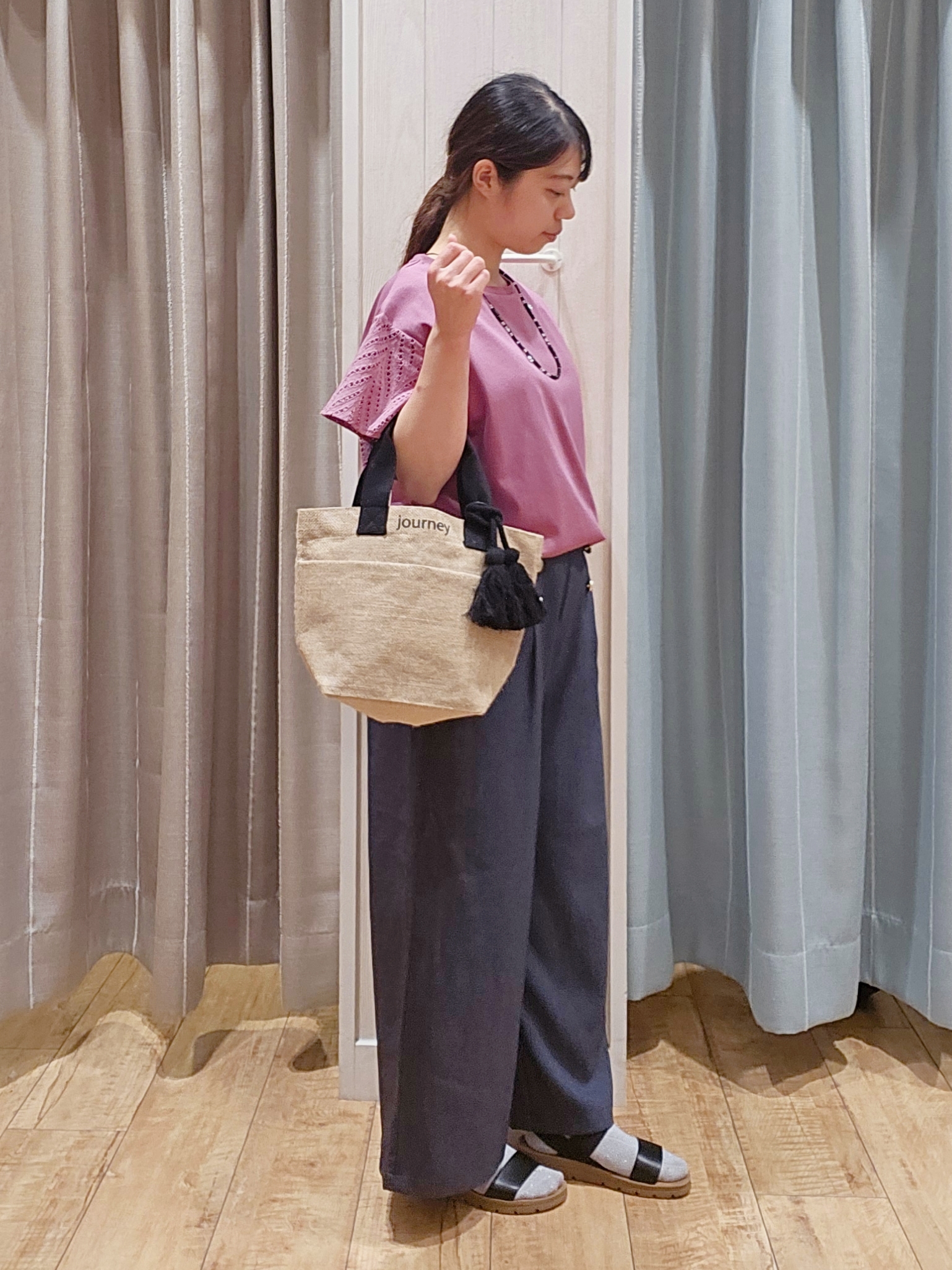 miyaさんの「SHOO･LA･RUE｜【S-LL/洗濯機可/体型カバー】汗じみが気になりにくい お袖レースフレアTシャツ」を使ったコーディネート