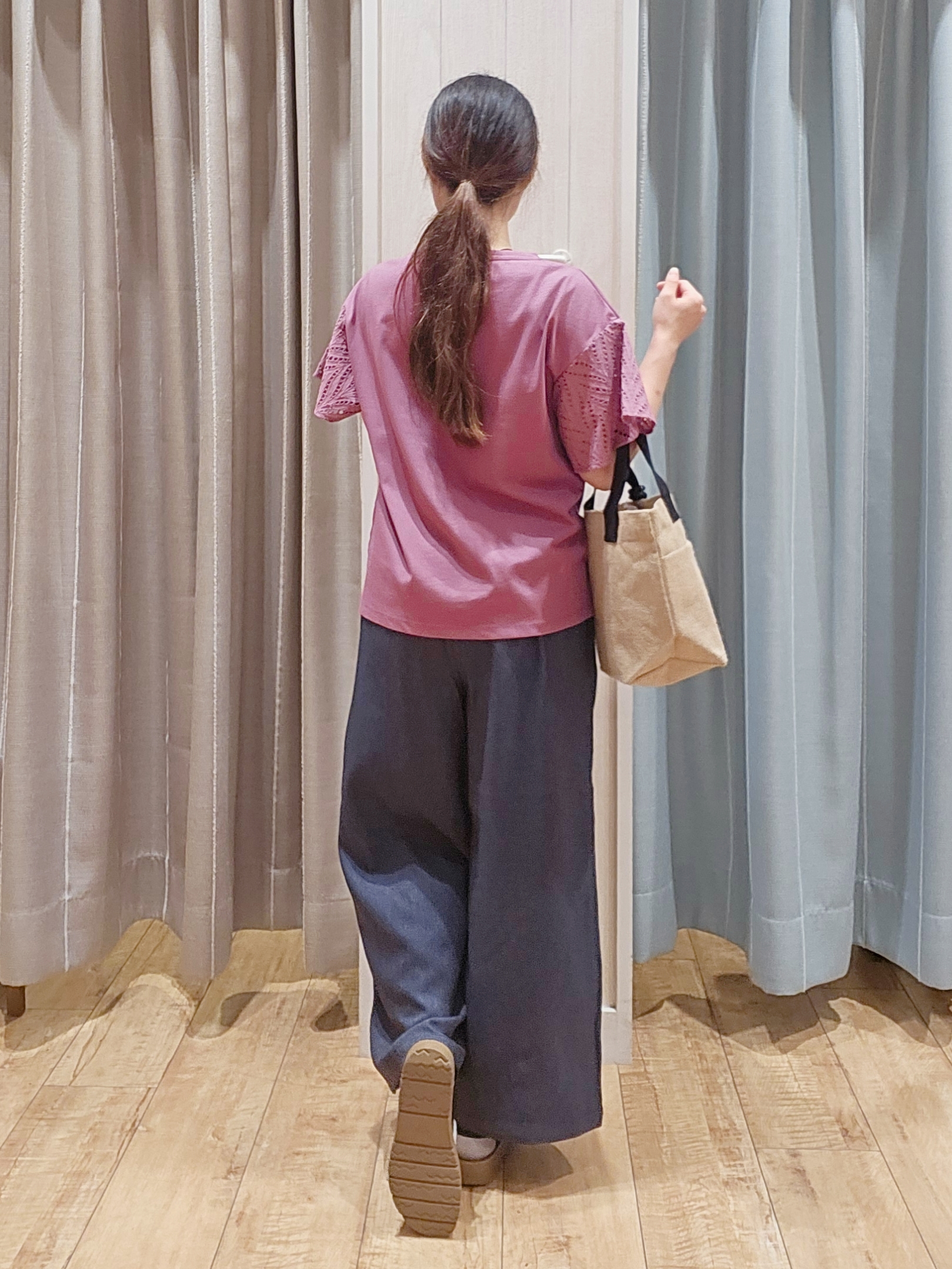 miyaさんの「SHOO･LA･RUE｜【S-LL/洗濯機可/体型カバー】汗じみが気になりにくい お袖レースフレアTシャツ」を使ったコーディネート