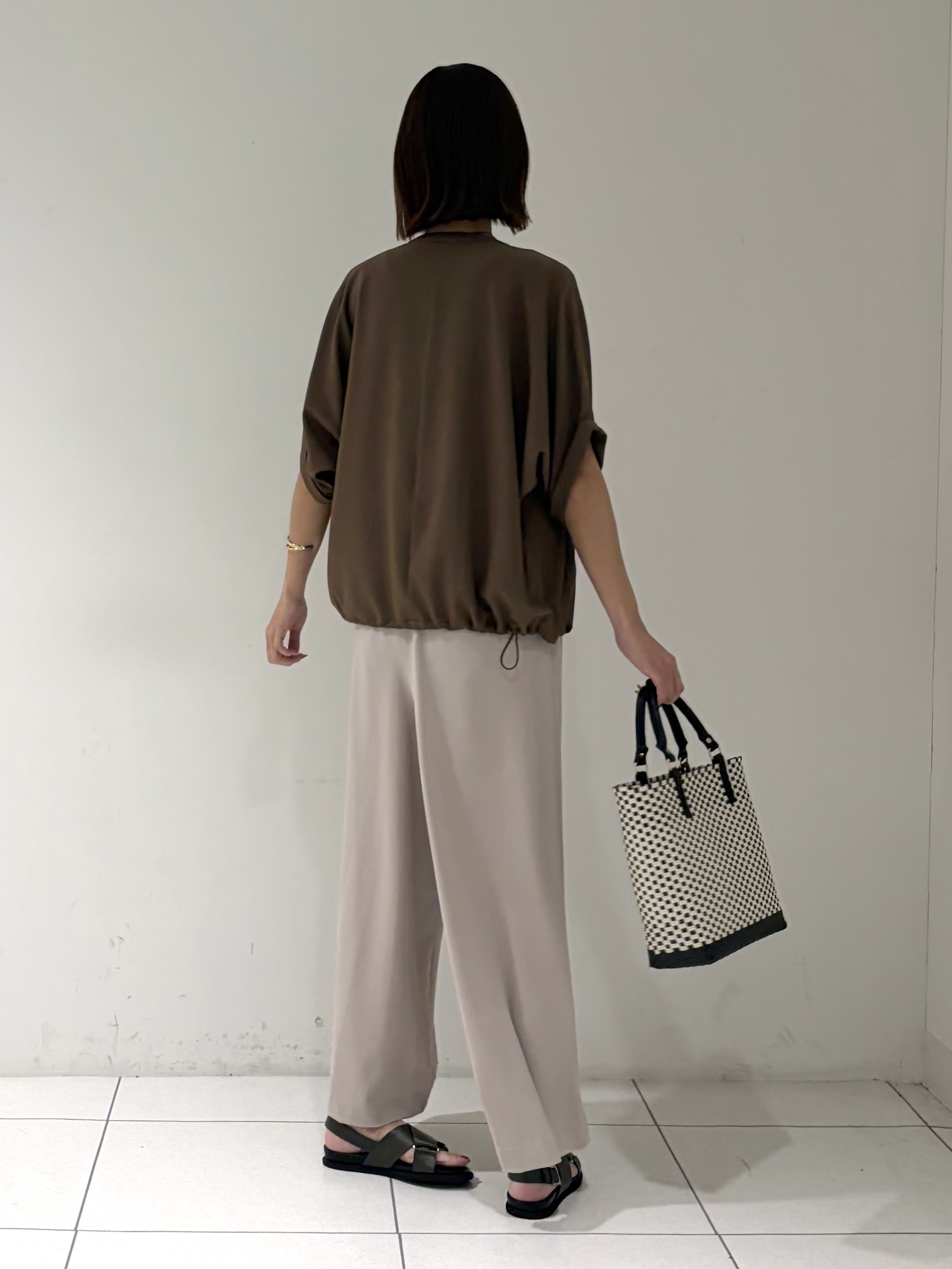 shioriさんの「INDIVI｜【秋羽織り/着る日傘】ドルマンフォルムブルゾン」を使ったコーディネート