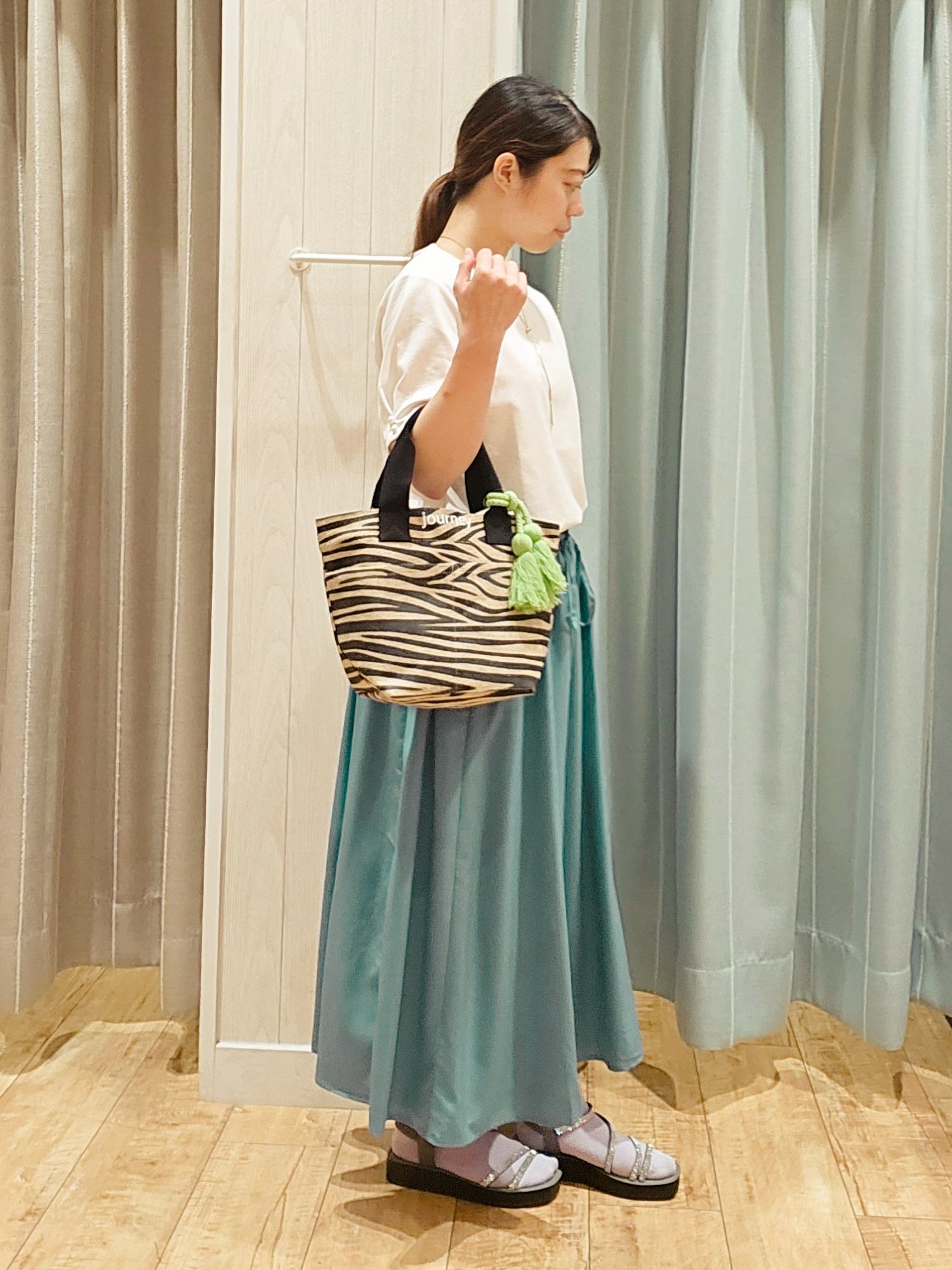 miyaさんの「SHOO･LA･RUE｜【2点セット/洗濯機可/S-LL】ネックレス付き お袖パールブラウス」を使ったコーディネート