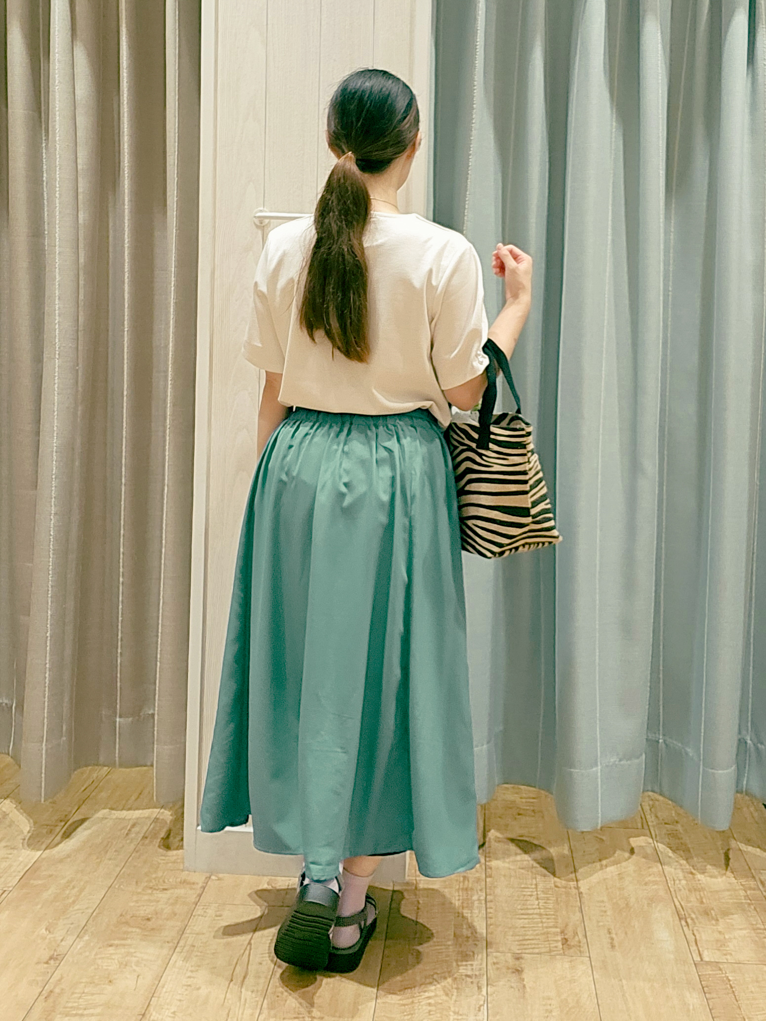 miyaさんの「SHOO･LA･RUE｜【2点セット/洗濯機可/S-LL】ネックレス付き お袖パールブラウス」を使ったコーディネート