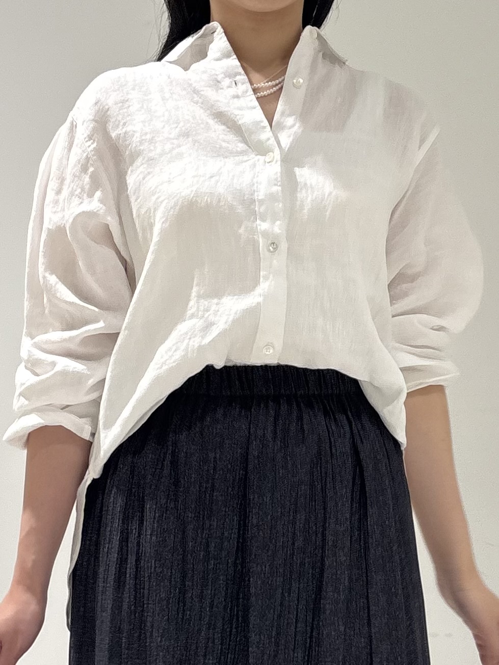 momokoさんの「INDIVI｜【接触冷感／2WAY】カシュクールリネンシャツ」を使ったコーディネート