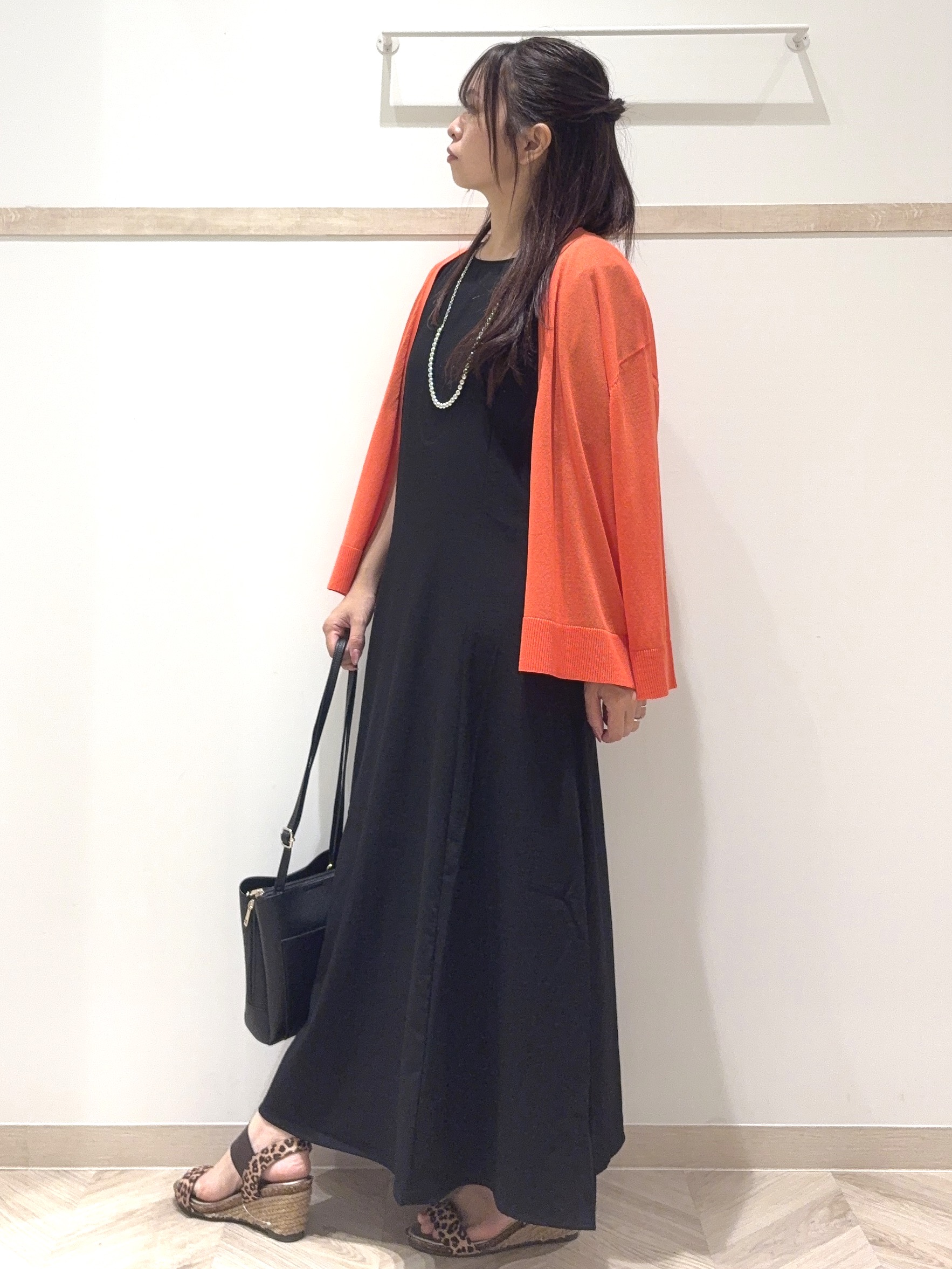 nanaさんの「SHOO･LA･RUE｜【洗濯機可/S-LL】オンにもオフにも マルチに使えるボタンレスカーディガン」を使ったコーディネート