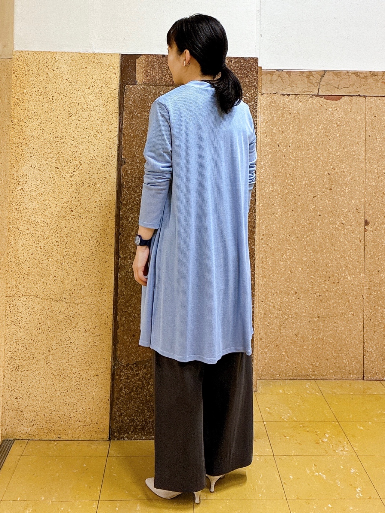 hattoriさんの「INDIVI｜【洗える／アンサンブル可能】シアーストライプカーディガン」を使ったコーディネート