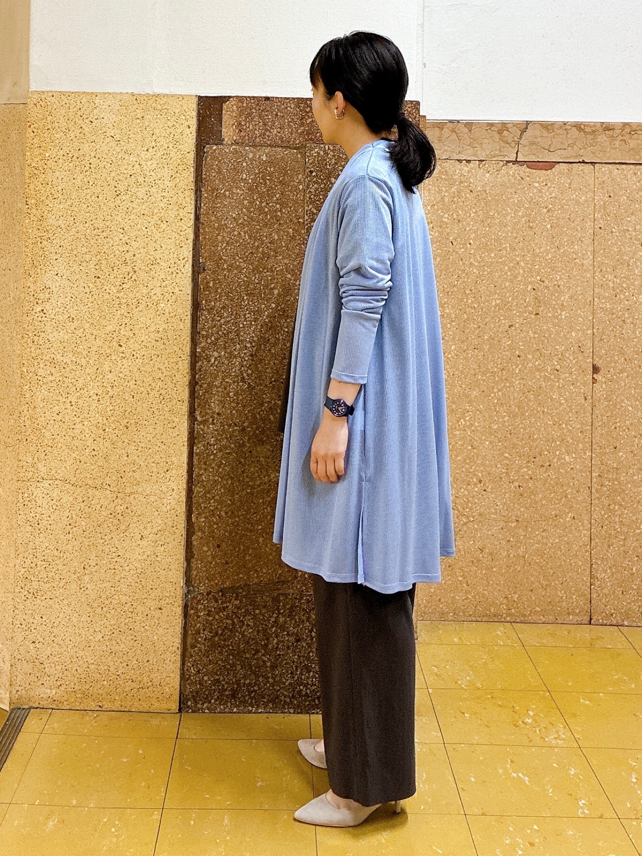hattoriさんの「INDIVI｜【洗える／アンサンブル可能】シアーストライプカーディガン」を使ったコーディネート