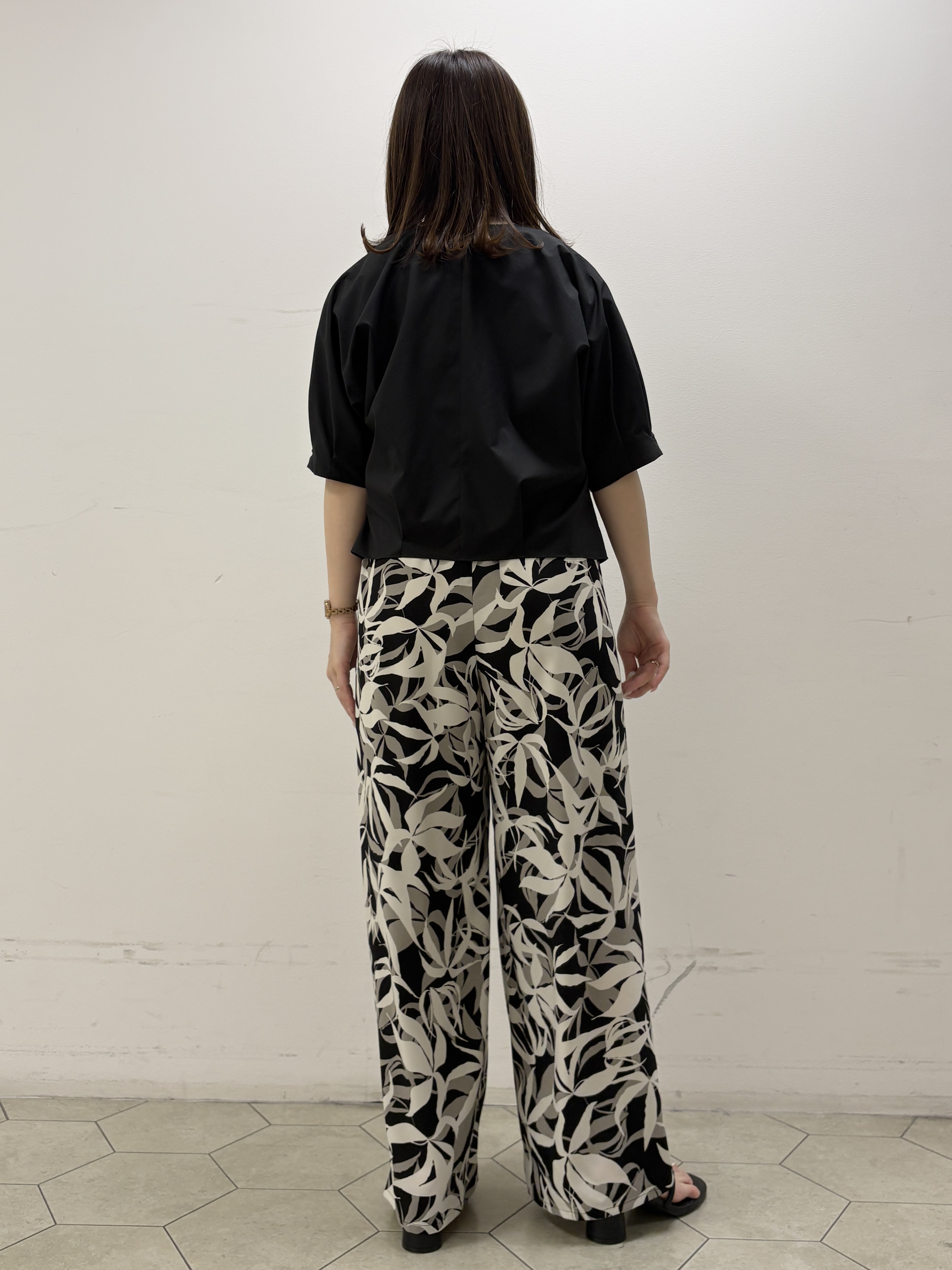 kahoさんの「INDIVI｜【撥水／UVカット】タックデザインブラウス」を使ったコーディネート