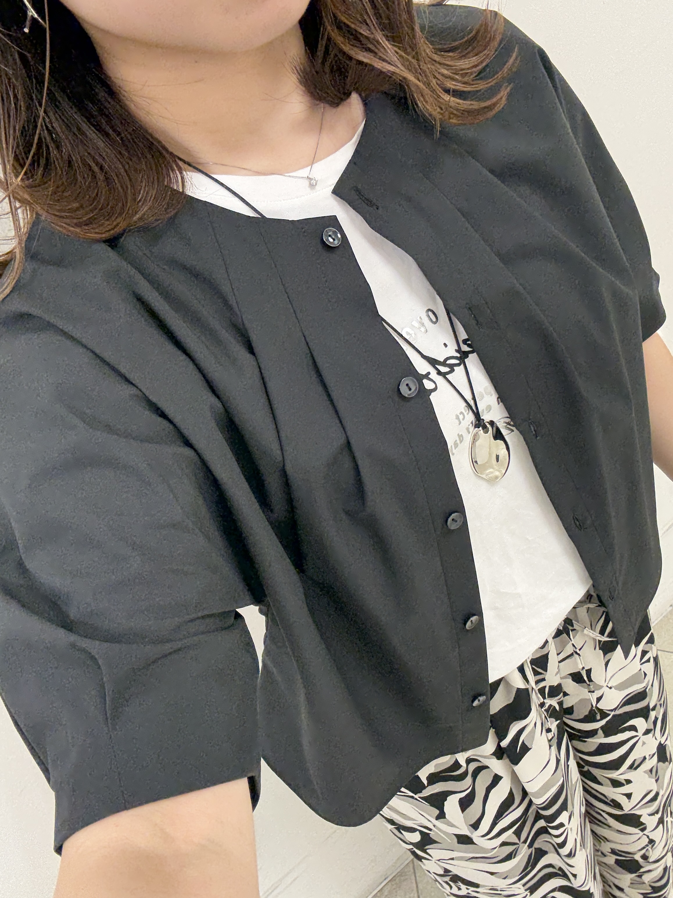 kahoさんの「INDIVI｜【撥水／UVカット】タックデザインブラウス」を使ったコーディネート