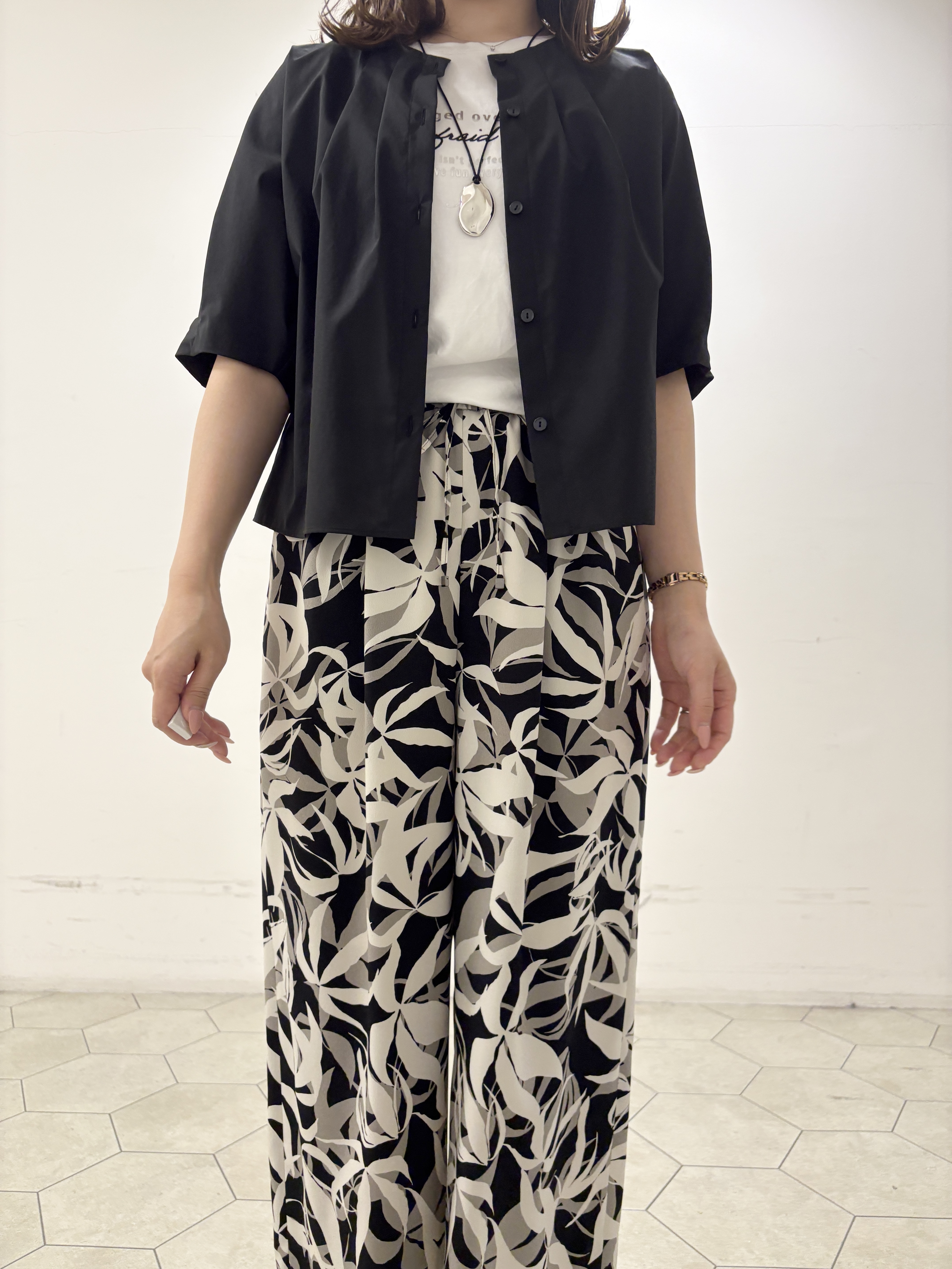 kahoさんの「INDIVI｜【撥水／UVカット】タックデザインブラウス」を使ったコーディネート
