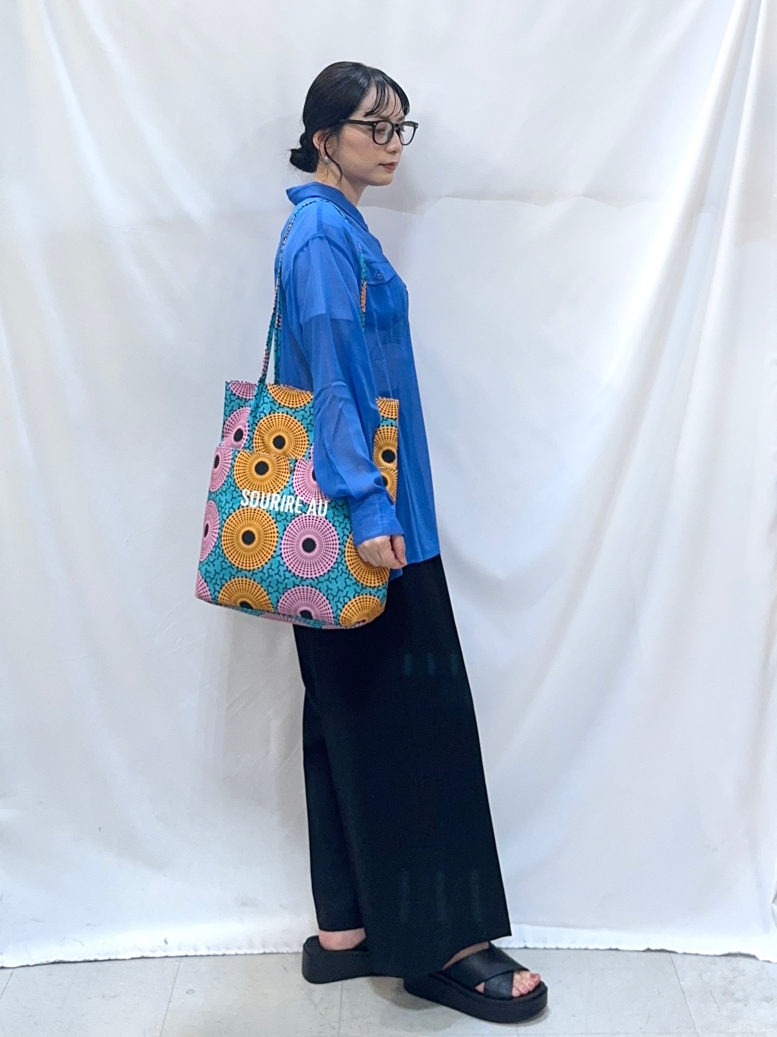 𝐇𝐢𝐫𝐨𝐦𝐢さんの「SHOO･LA･RUE｜【洗濯機可】ダブルポケット 楊柳しぼしぼシアーシャツ」を使ったコーディネート