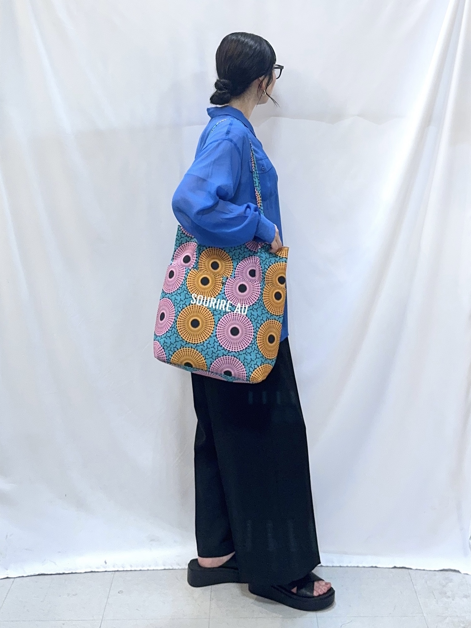 𝐇𝐢𝐫𝐨𝐦𝐢さんの「SHOO･LA･RUE｜【洗濯機可】ダブルポケット 楊柳しぼしぼシアーシャツ」を使ったコーディネート