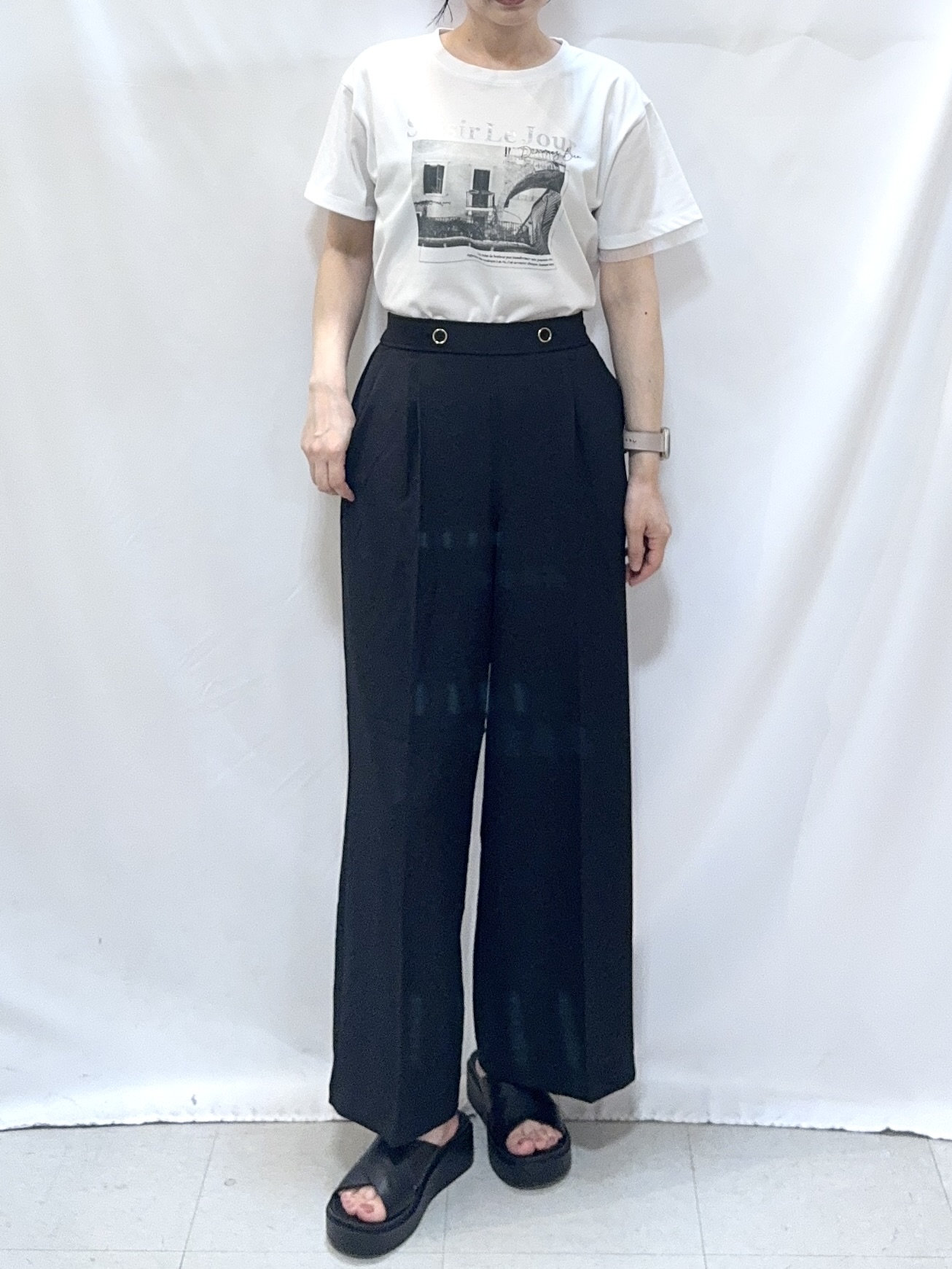 𝐇𝐢𝐫𝐨𝐦𝐢さんの「SHOO･LA･RUE｜【洗濯機可】ダブルポケット 楊柳しぼしぼシアーシャツ」を使ったコーディネート