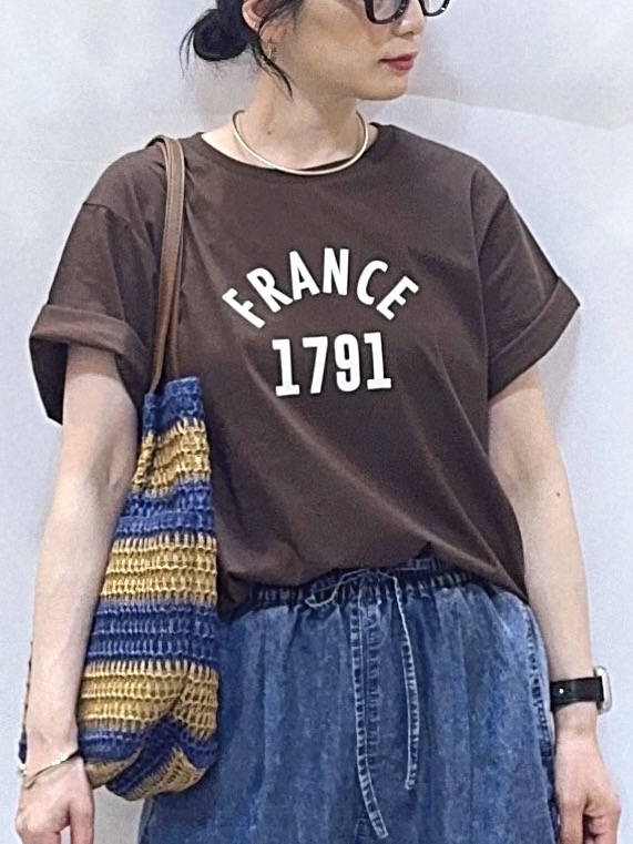 𝐇𝐢𝐫𝐨𝐦𝐢さんの「SHOO･LA･RUE｜【洗濯機可/S-LL】夏に快適サラサラ感 大人のプリントTシャツ」を使ったコーディネート