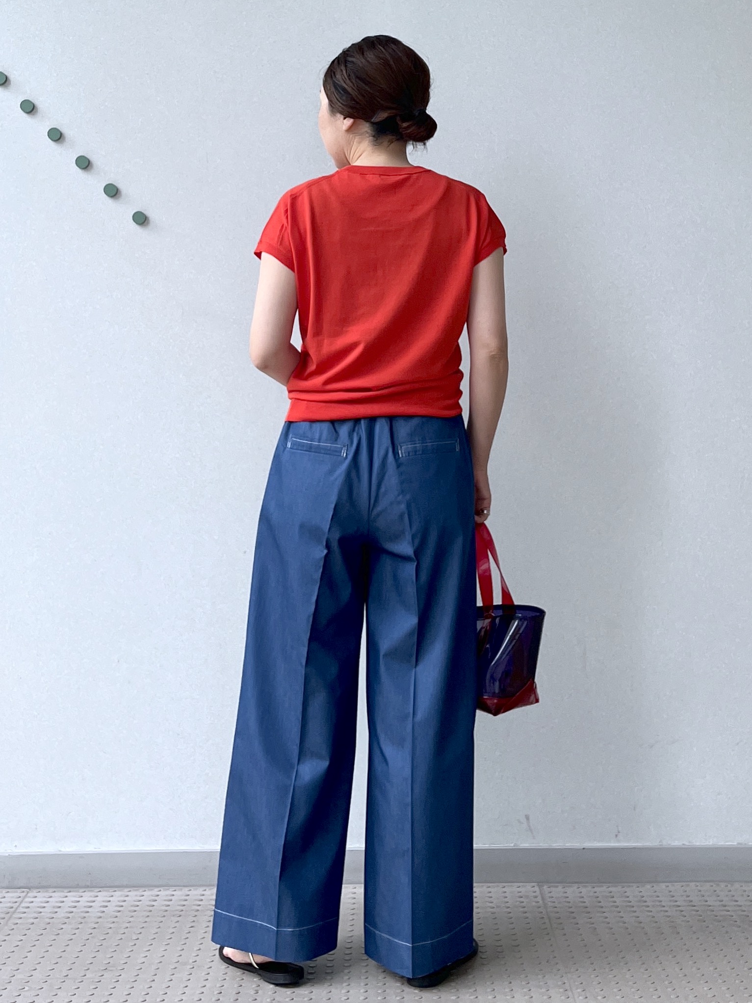 Soeさんの「DRESSTERIOR｜【ウォッシャブル】コットンシルクフレンチスリーブニット」を使ったコーディネート