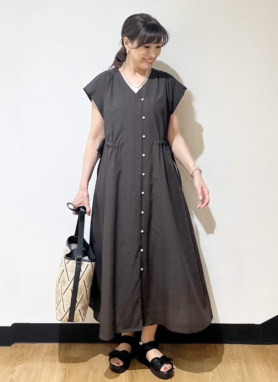 ayaさんの「Reflect｜【マシンウォッシャブル】フロントボタンワンピース」を使ったコーディネート