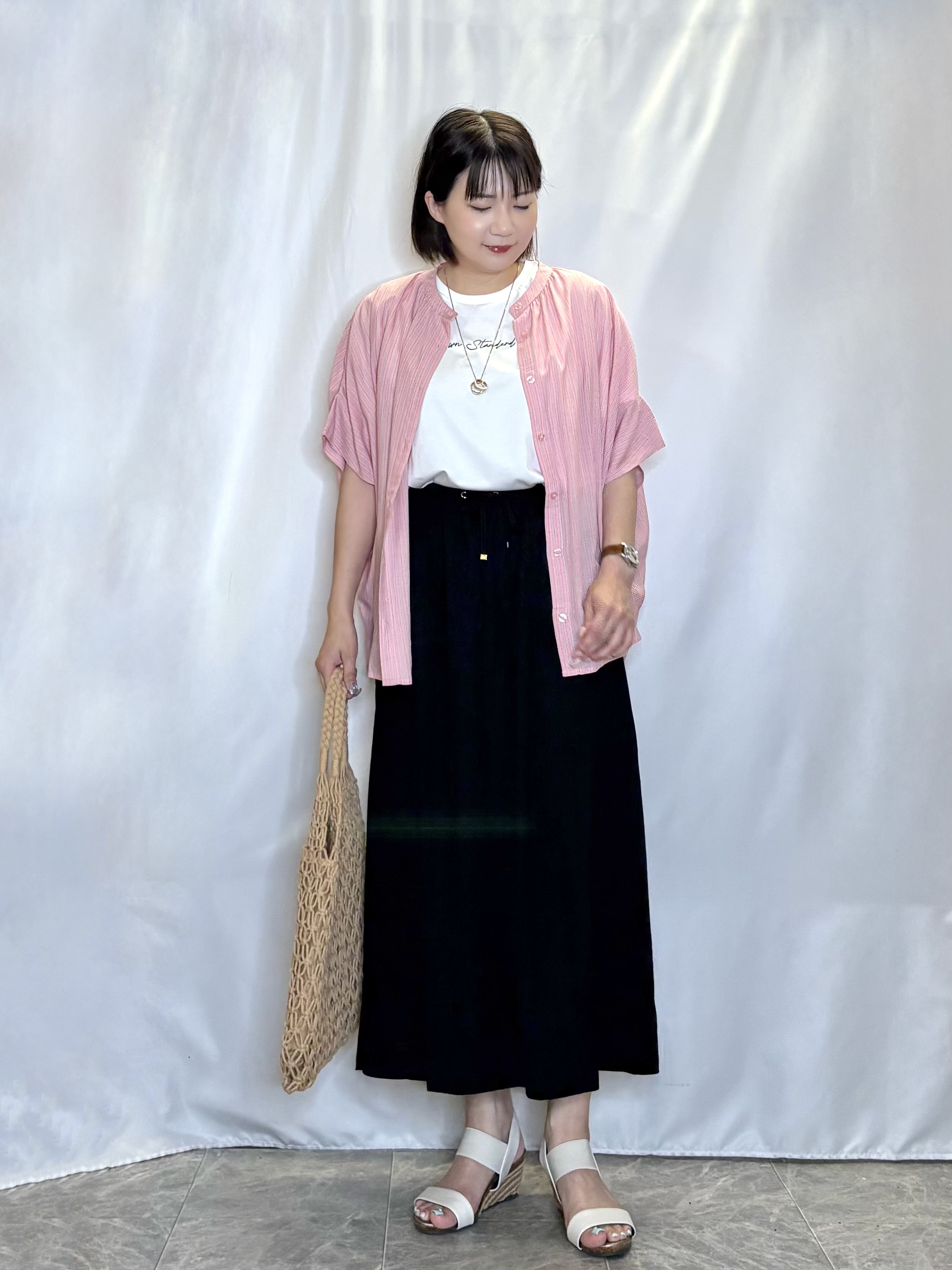 ネリさんの「SHOO･LA･RUE｜【洗濯機可/体型カバー】二の腕隠れる ゆるっとドルマンバンドカラーシャツ」を使ったコーディネート