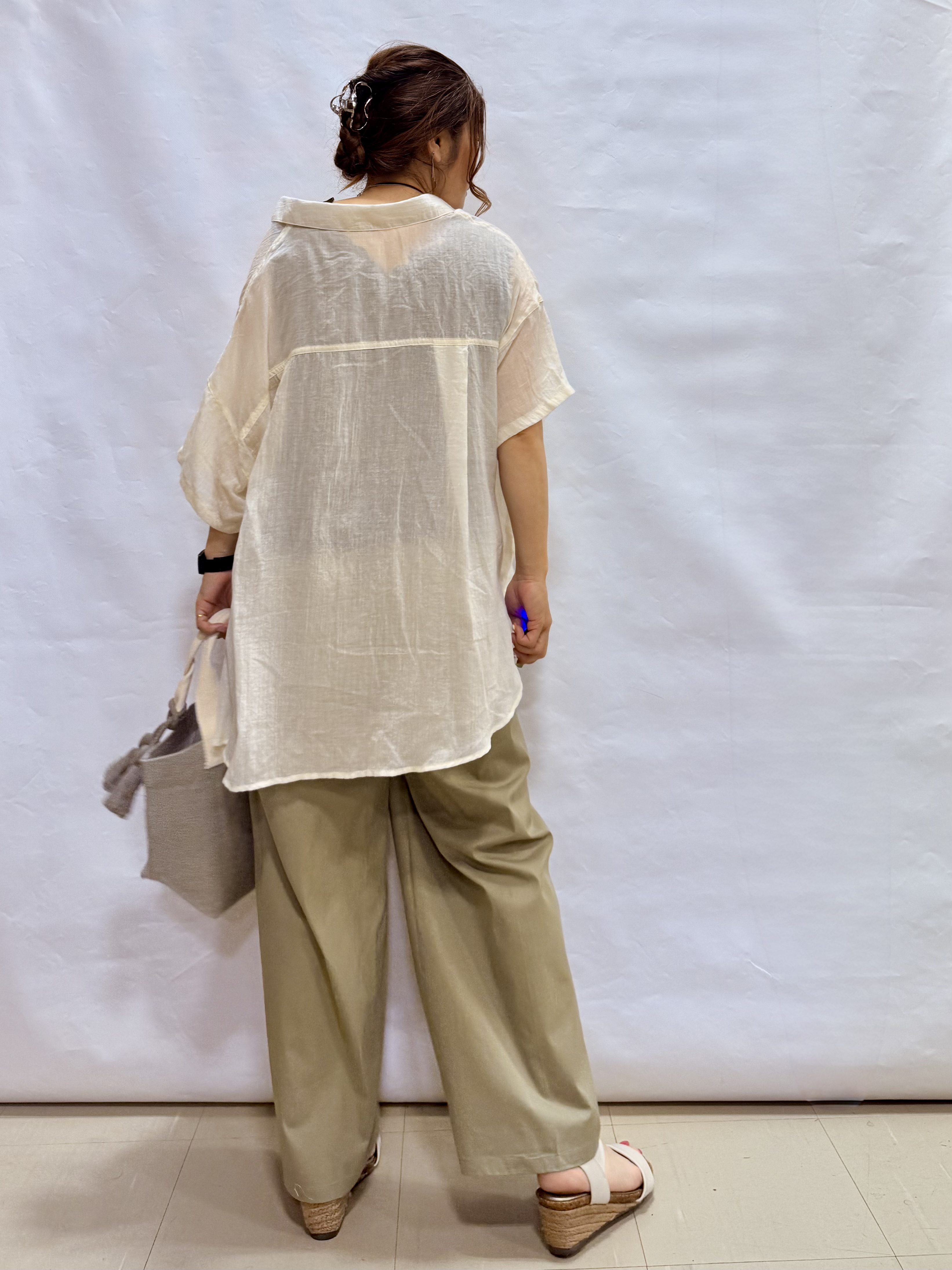 fuuさんの「SHOO･LA･RUE｜ヒップがすっぽり隠れる やわらか5分袖シアーシャツ」を使ったコーディネート