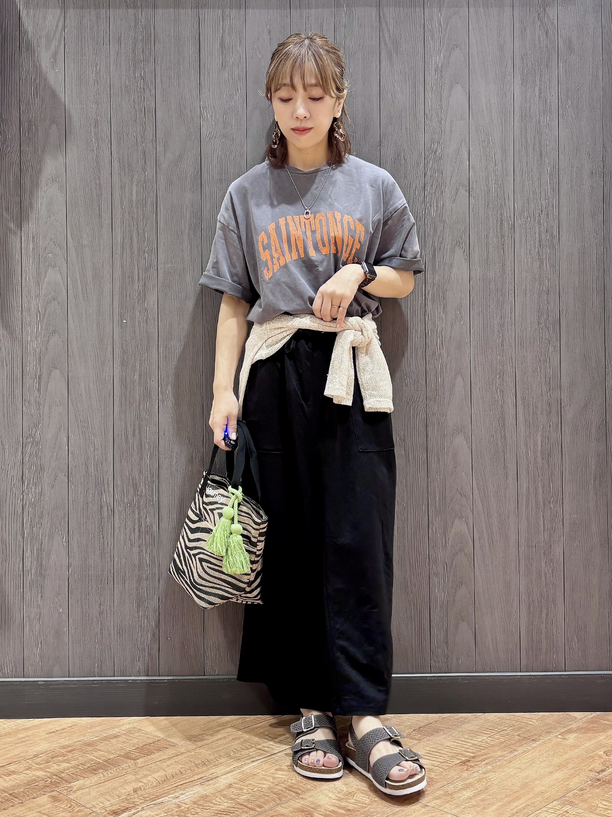 meiさんの「SHOO･LA･RUE｜【S-LL/洗濯機可】選べる3柄 ヴィンテージ風こなれアソートTシャツ」を使ったコーディネート