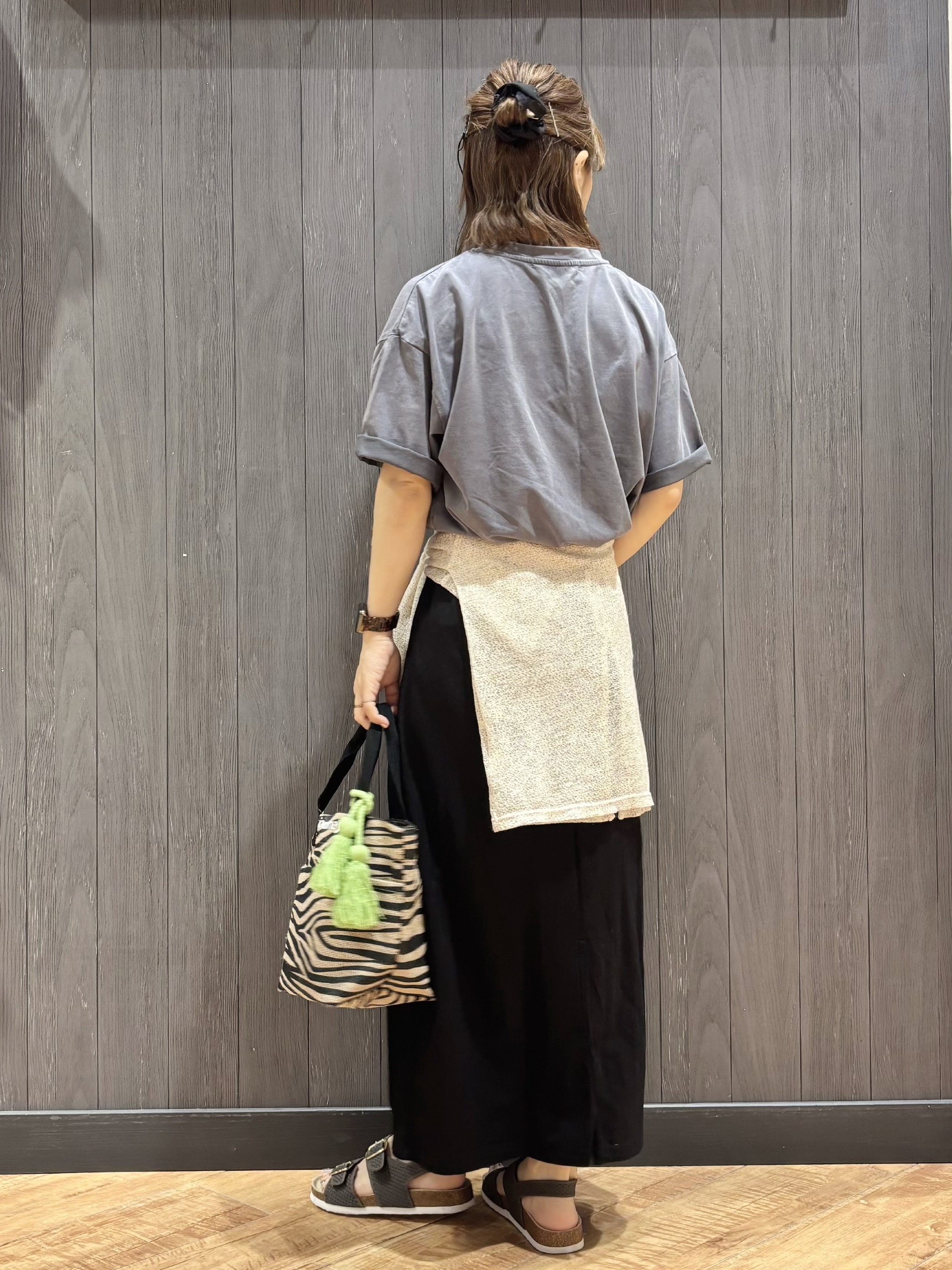meiさんの「SHOO･LA･RUE｜【S-LL/洗濯機可】選べる3柄 ヴィンテージ風こなれアソートTシャツ」を使ったコーディネート