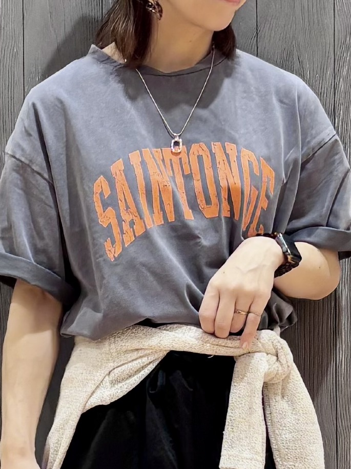 meiさんの「SHOO･LA･RUE｜【S-LL/洗濯機可】選べる3柄 ヴィンテージ風こなれアソートTシャツ」を使ったコーディネート