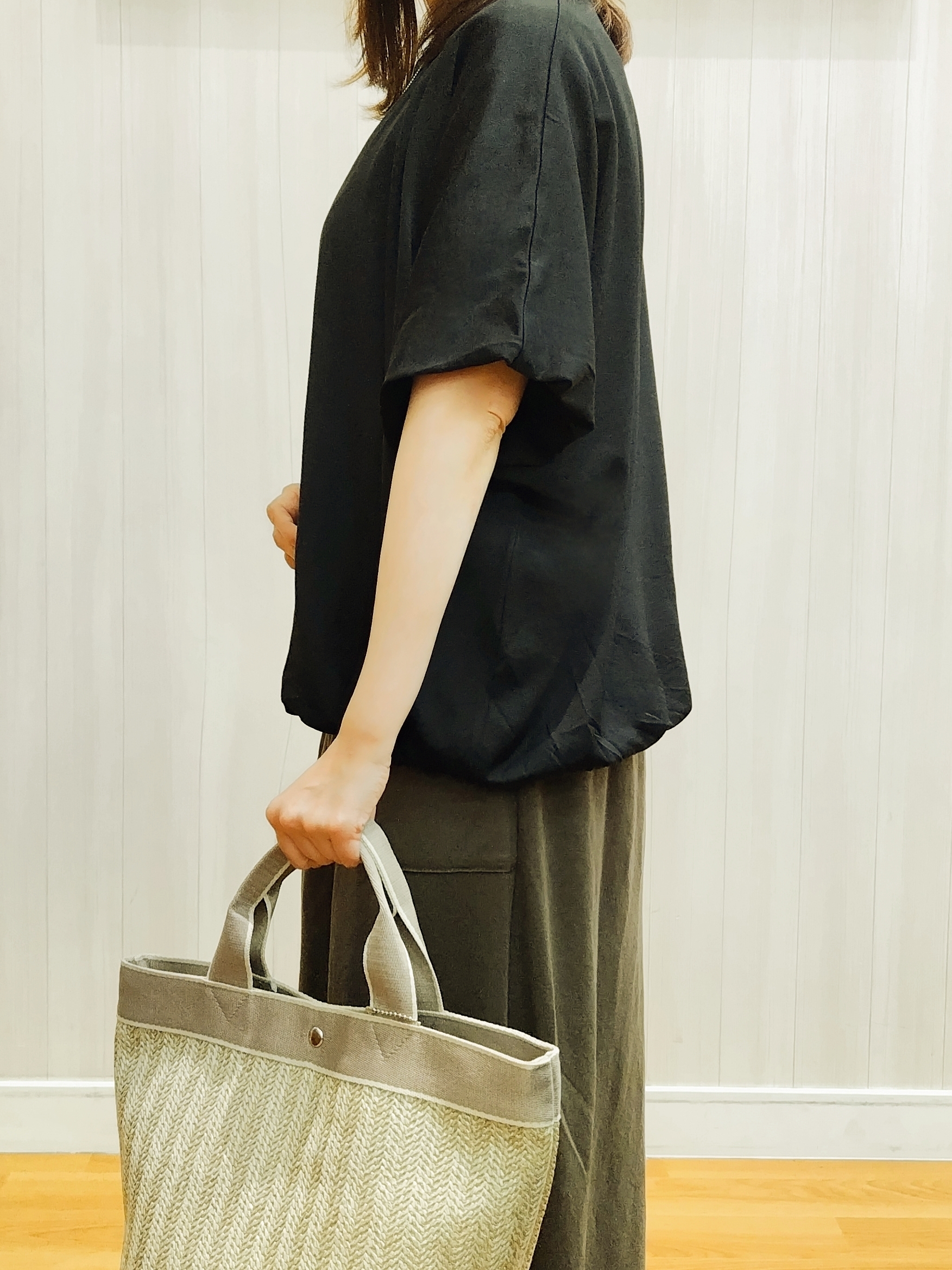 yseさんの「SHOO･LA･RUE｜【洗濯機可/体型カバー】インせず着られる バルーンデザインTシャツ」を使ったコーディネート
