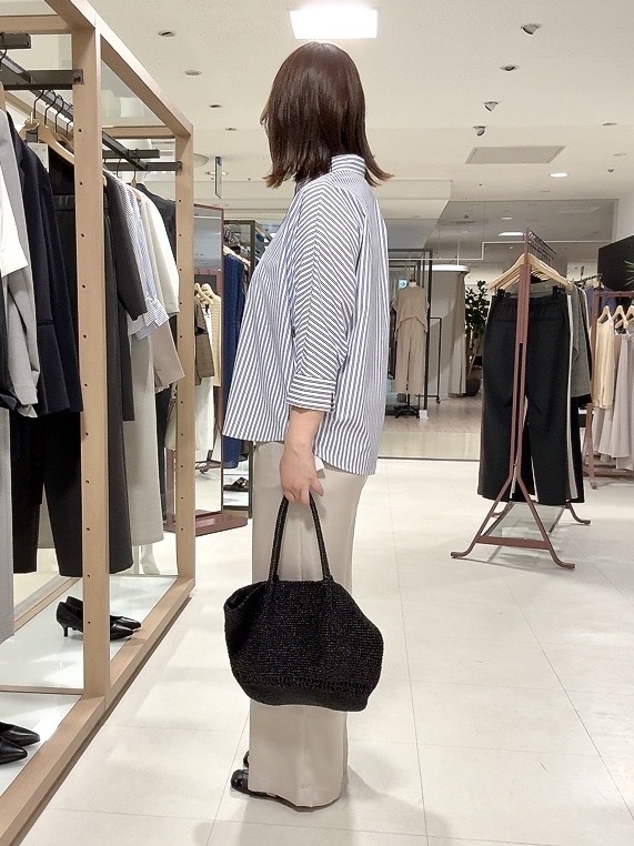 YUIさんの「UNTITLED｜【接触冷感/吸水速乾/UVカット】ドルマンスリーブシャツ」を使ったコーディネート