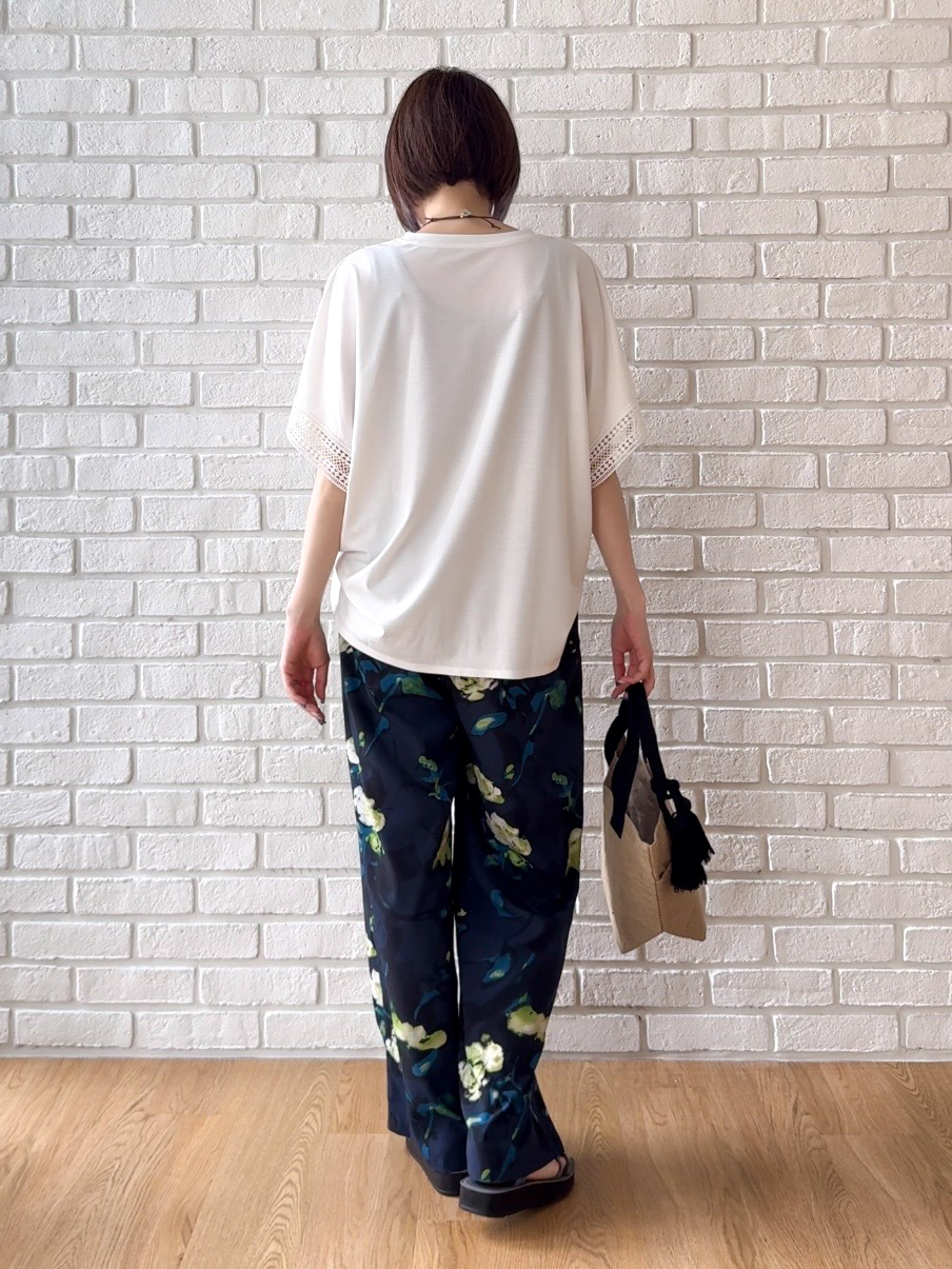 𝐜𝐡𝐢𝐤𝐚さんの「SHOO･LA･RUE｜【UV/洗濯機可/体型カバー】ヒップ周りが隠せる お袖レースTシャツ」を使ったコーディネート