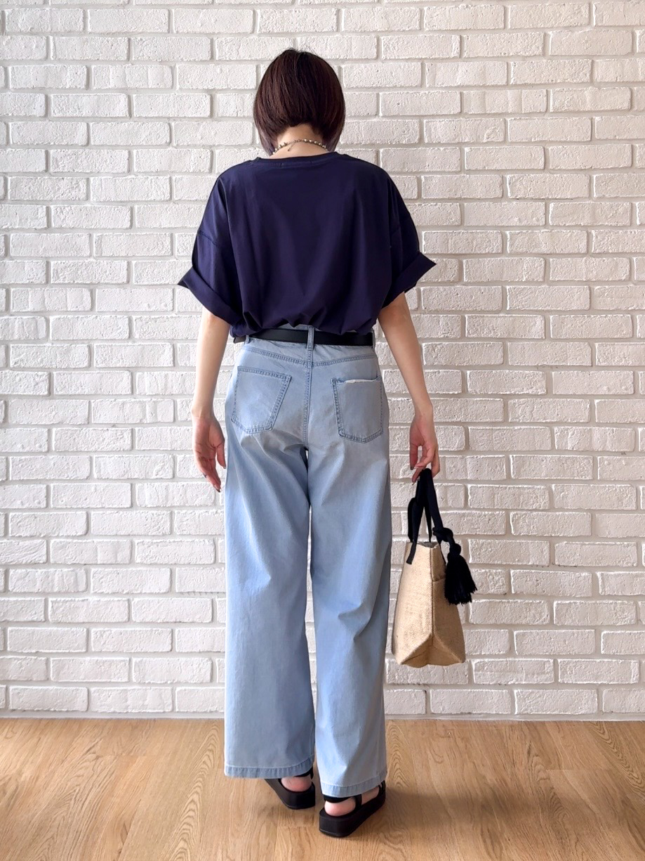 𝐜𝐡𝐢𝐤𝐚さんの「SHOO･LA･RUE｜【洗濯機可】軽い着ごこちライトオンスデニムワイドパンツ」を使ったコーディネート