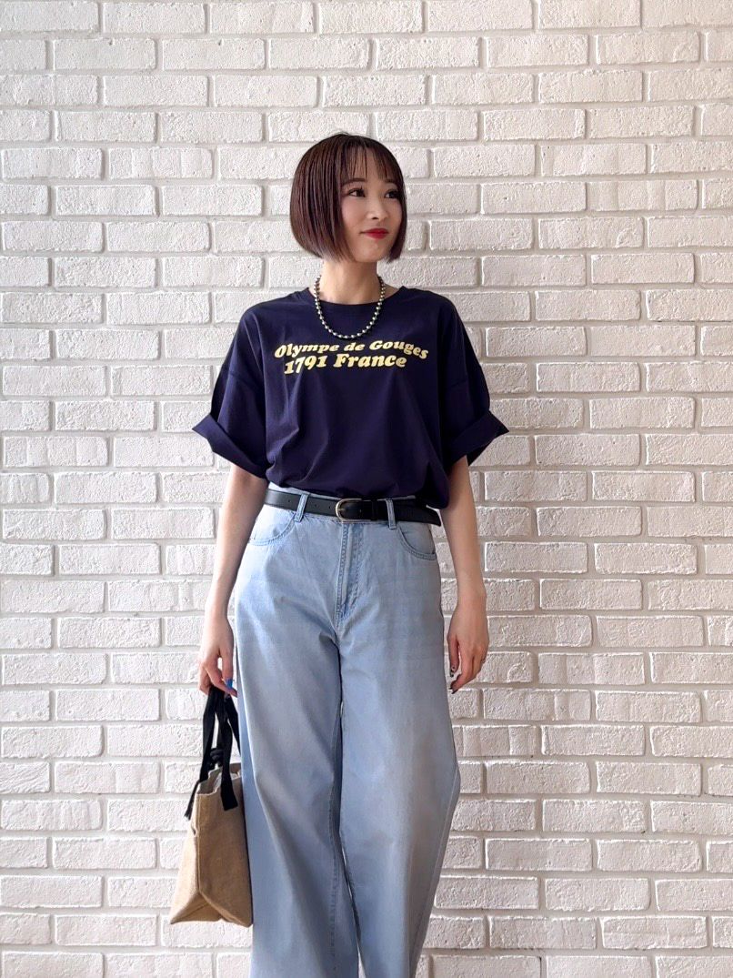 𝐜𝐡𝐢𝐤𝐚さんの「SHOO･LA･RUE｜【洗濯機可】軽い着ごこちライトオンスデニムワイドパンツ」を使ったコーディネート