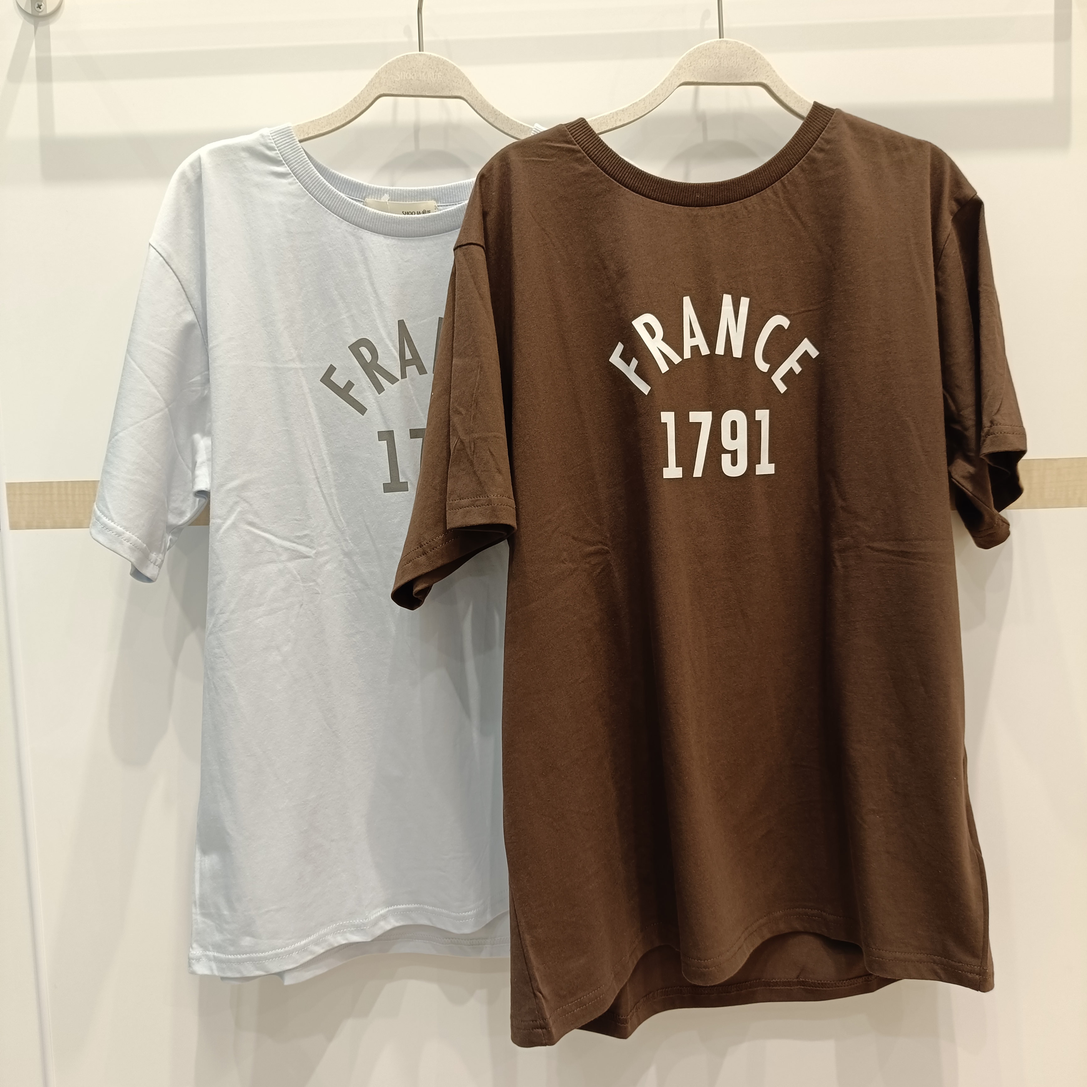 カオリさんの「SHOO･LA･RUE｜【洗濯機可/S-LL】夏に快適サラサラ感 大人のプリントTシャツ」を使ったコーディネート