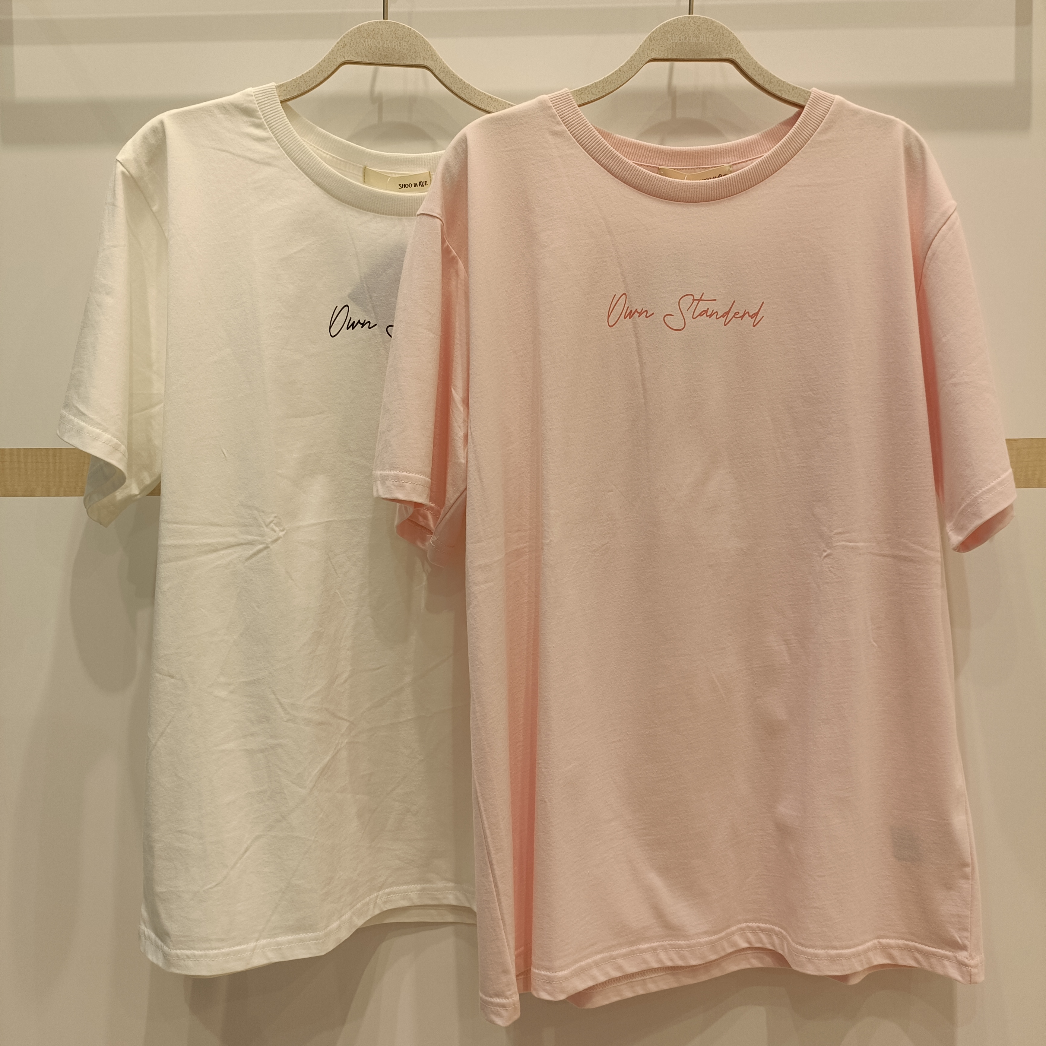 カオリさんの「SHOO･LA･RUE｜【洗濯機可/S-LL】夏に快適サラサラ感 大人のプリントTシャツ」を使ったコーディネート