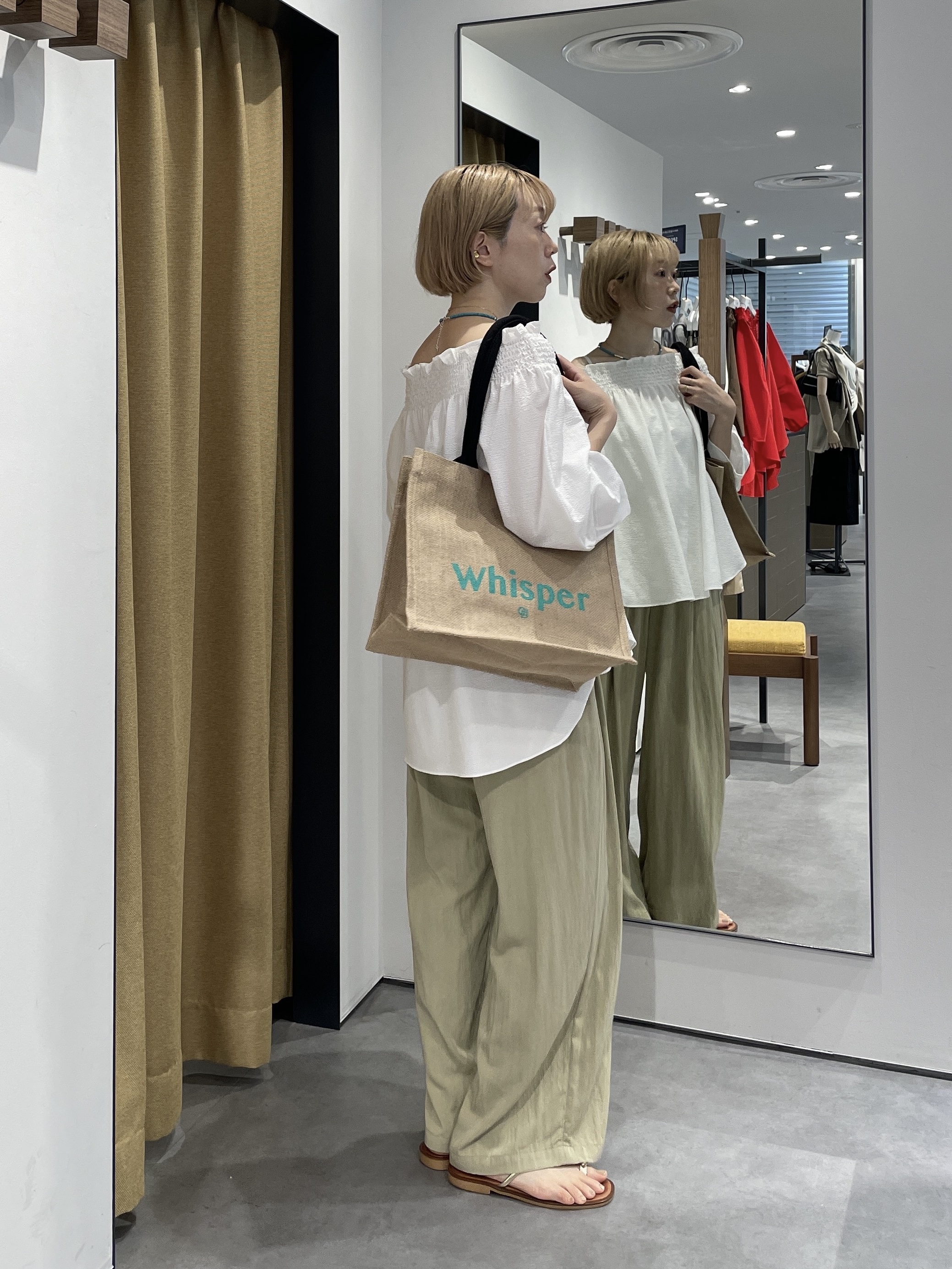mikuさんの「INDIVI｜サッカーオフショルブラウス【再入荷／2WAY】」を使ったコーディネート