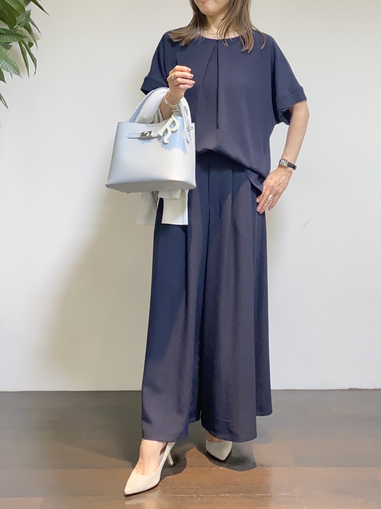 tomoさんの「UNTITLED｜【セットアップ可/UVカット/前後2WAY】リラクシーフレンチスリーブブラウス」を使ったコーディネート