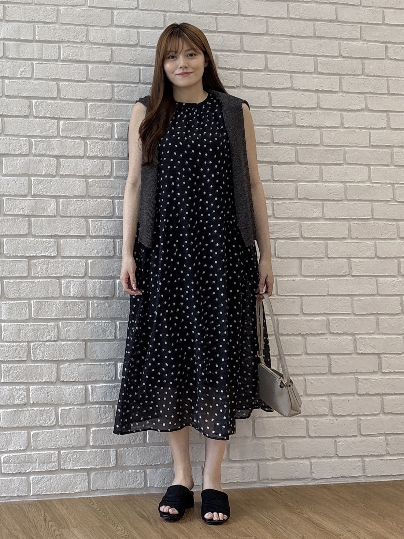 sayaさんの「grove｜ラメメッシュキーネックカーディガン」を使ったコーディネート