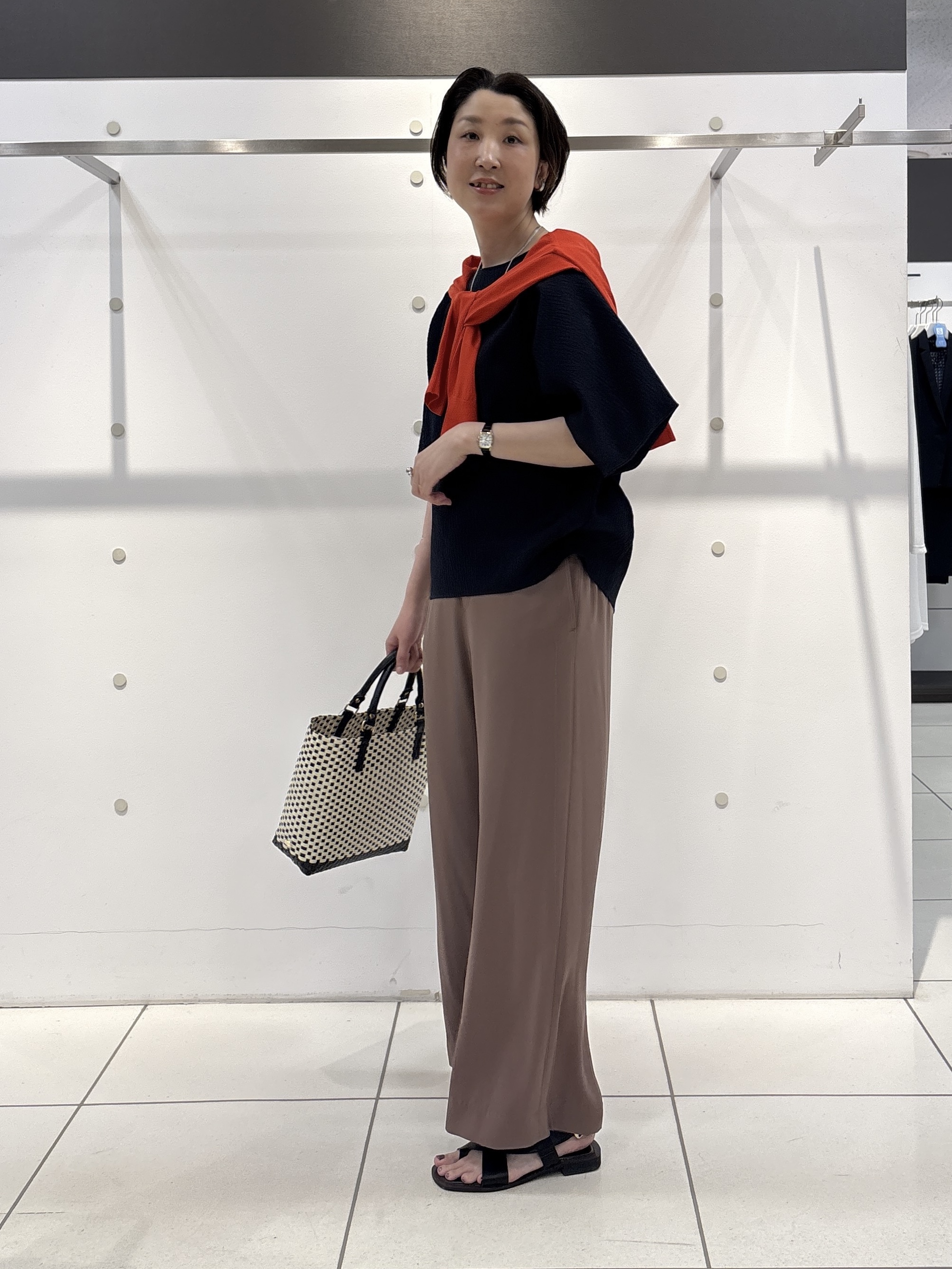 yuriさんの「INDIVI｜【接触冷感／透湿／着る日傘】イージーワイドパンツ」を使ったコーディネート