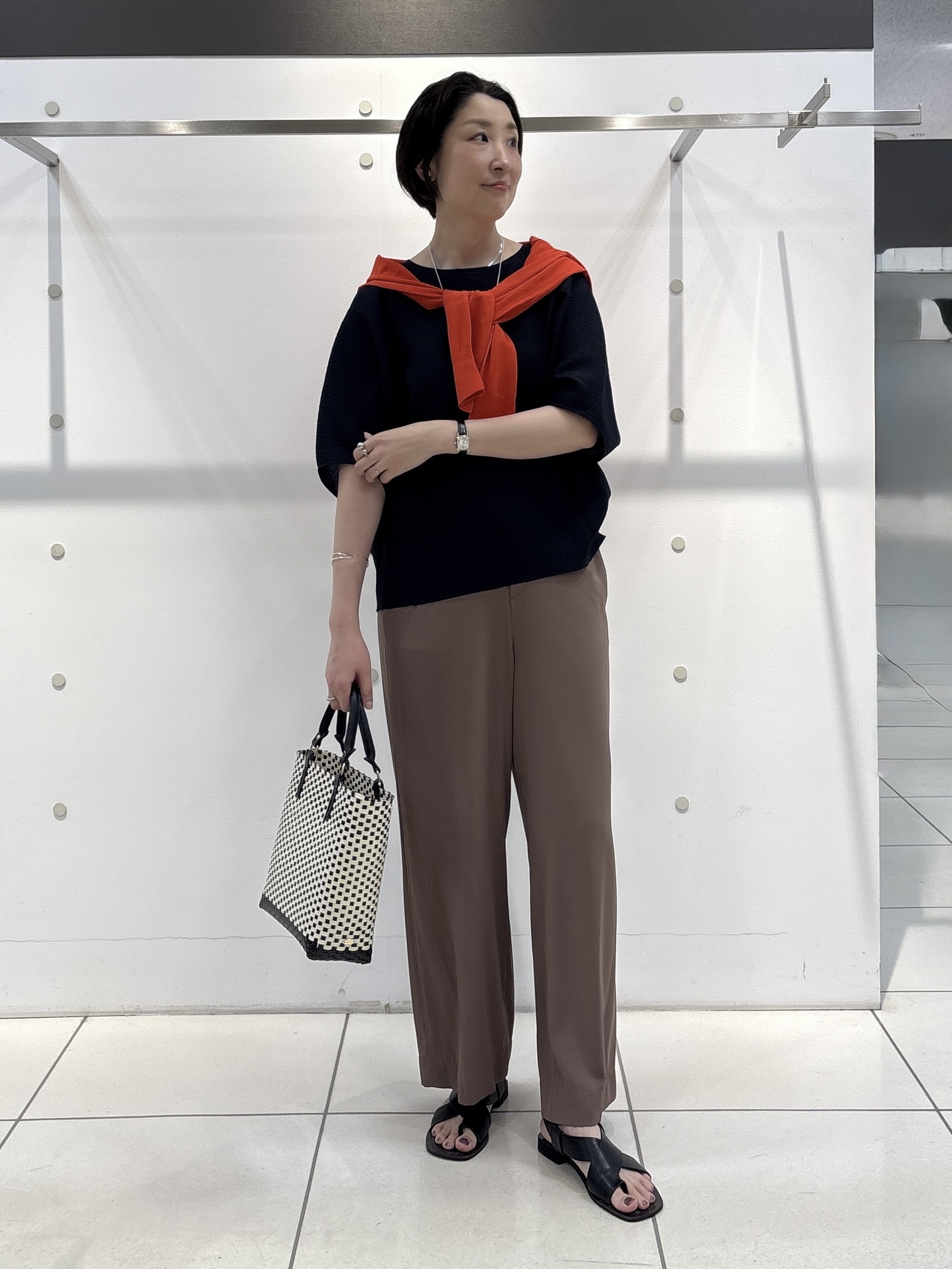 yuriさんの「INDIVI｜【接触冷感／透湿／着る日傘】イージーワイドパンツ」を使ったコーディネート