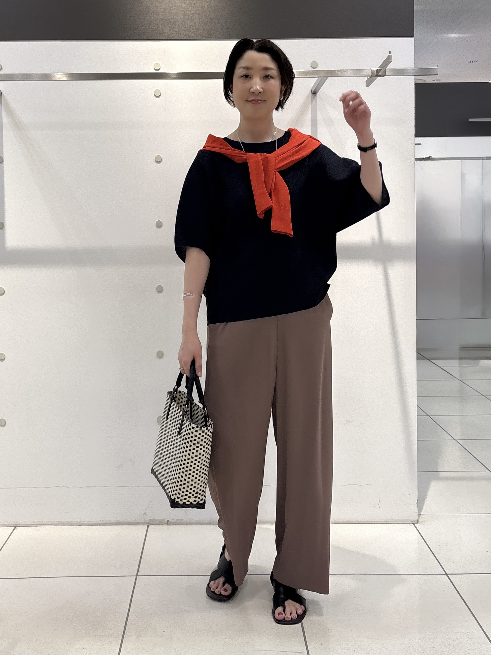 yuriさんの「INDIVI｜【接触冷感／透湿／着る日傘】イージーワイドパンツ」を使ったコーディネート