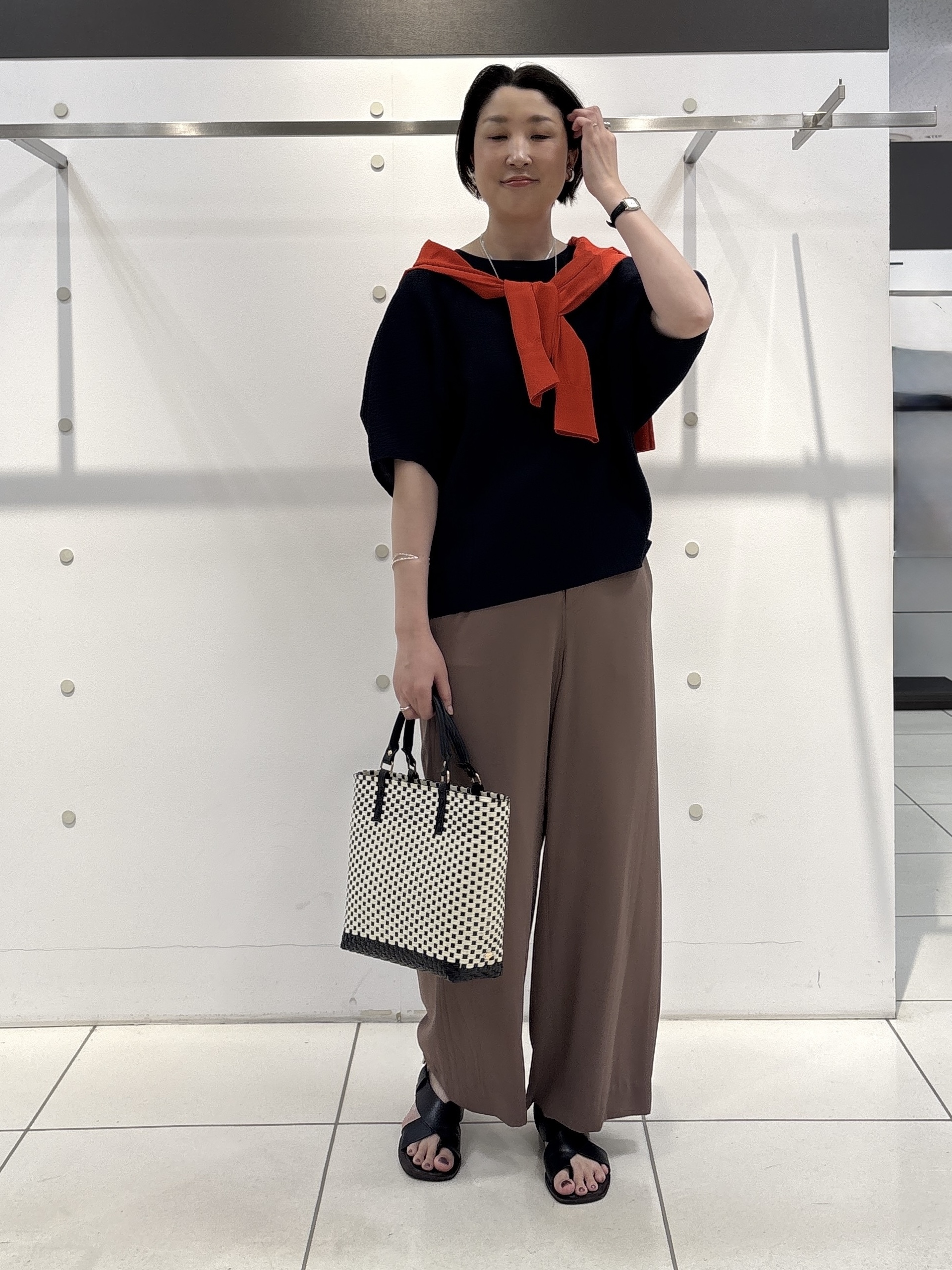 yuriさんの「INDIVI｜【接触冷感／透湿／着る日傘】イージーワイドパンツ」を使ったコーディネート