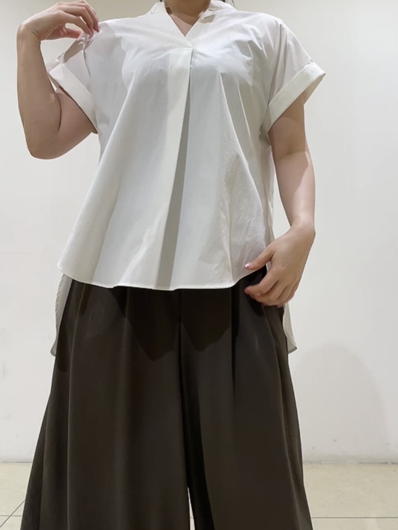 watanabeさんの「UNTITLED｜【吸水速乾/接触冷感】バックプリーツデザインブラウス」を使ったコーディネート
