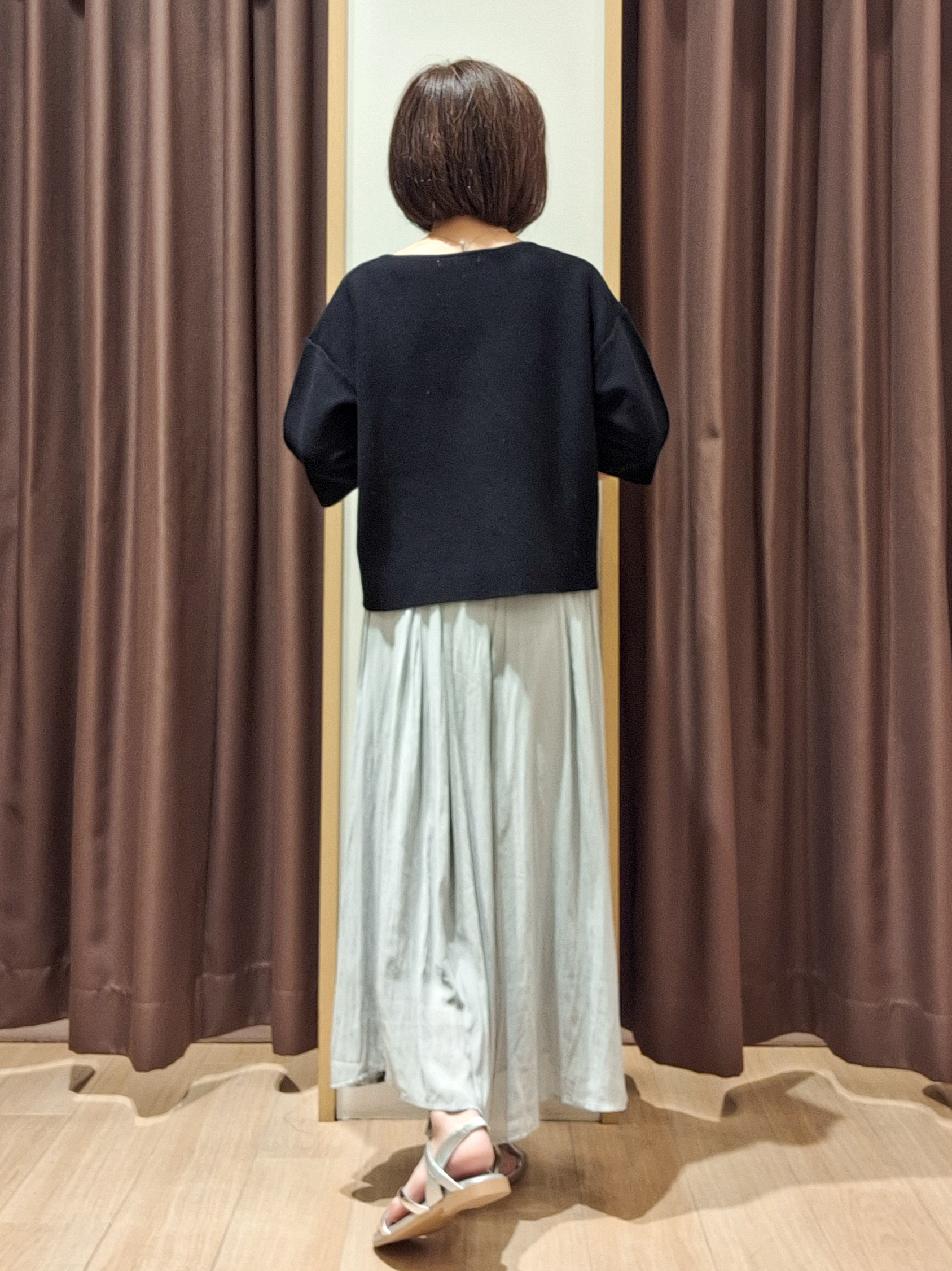 ウタさんの「grove｜【洗濯機OK】レイヤードにもおすすめ、軽やかクロップドニット」を使ったコーディネート