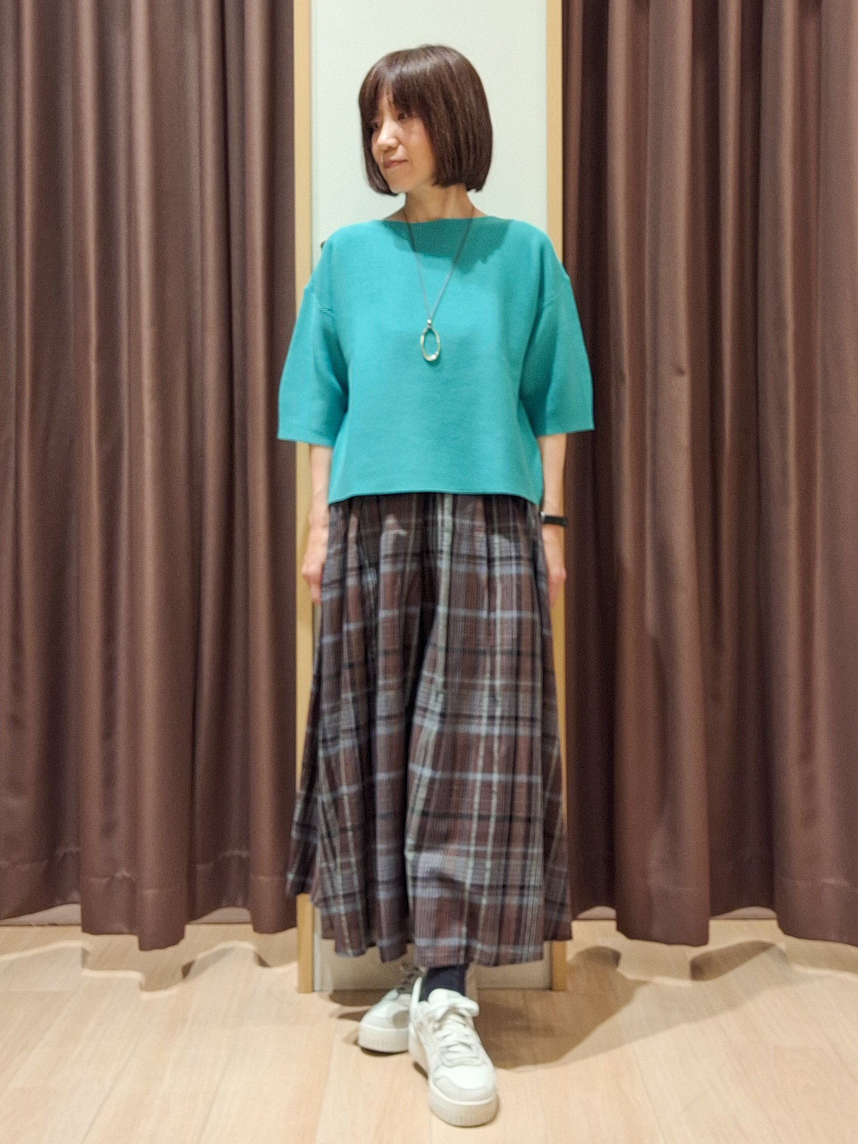 ウタさんの「grove｜【洗濯機OK】レイヤードにもおすすめ、軽やかクロップドニット」を使ったコーディネート