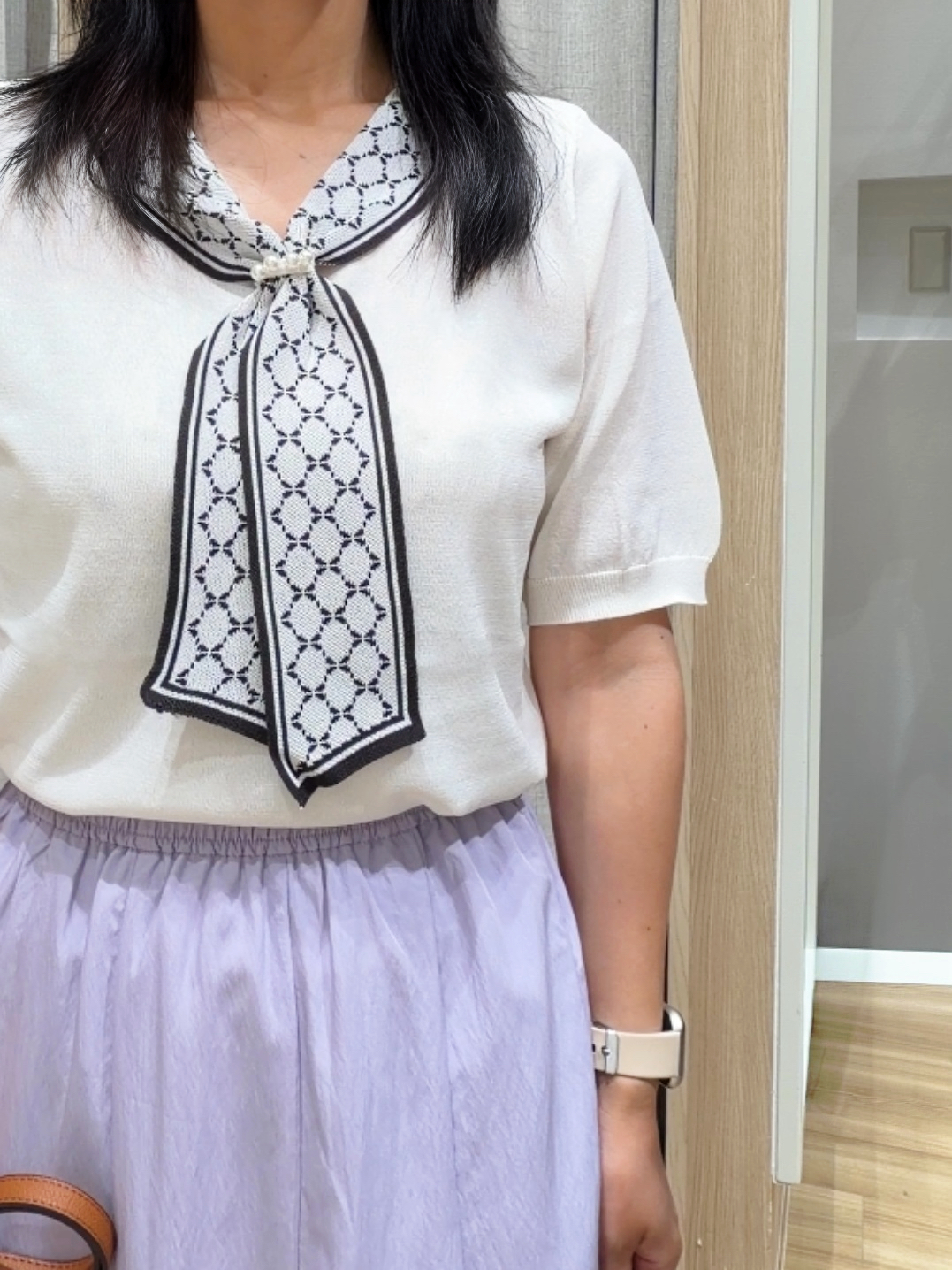 Fumikaさんの「grove｜【大人気アイテム5分袖で登場！】スカーフ柄ボウタイ五分袖ニットプルオーバ―」を使ったコーディネート
