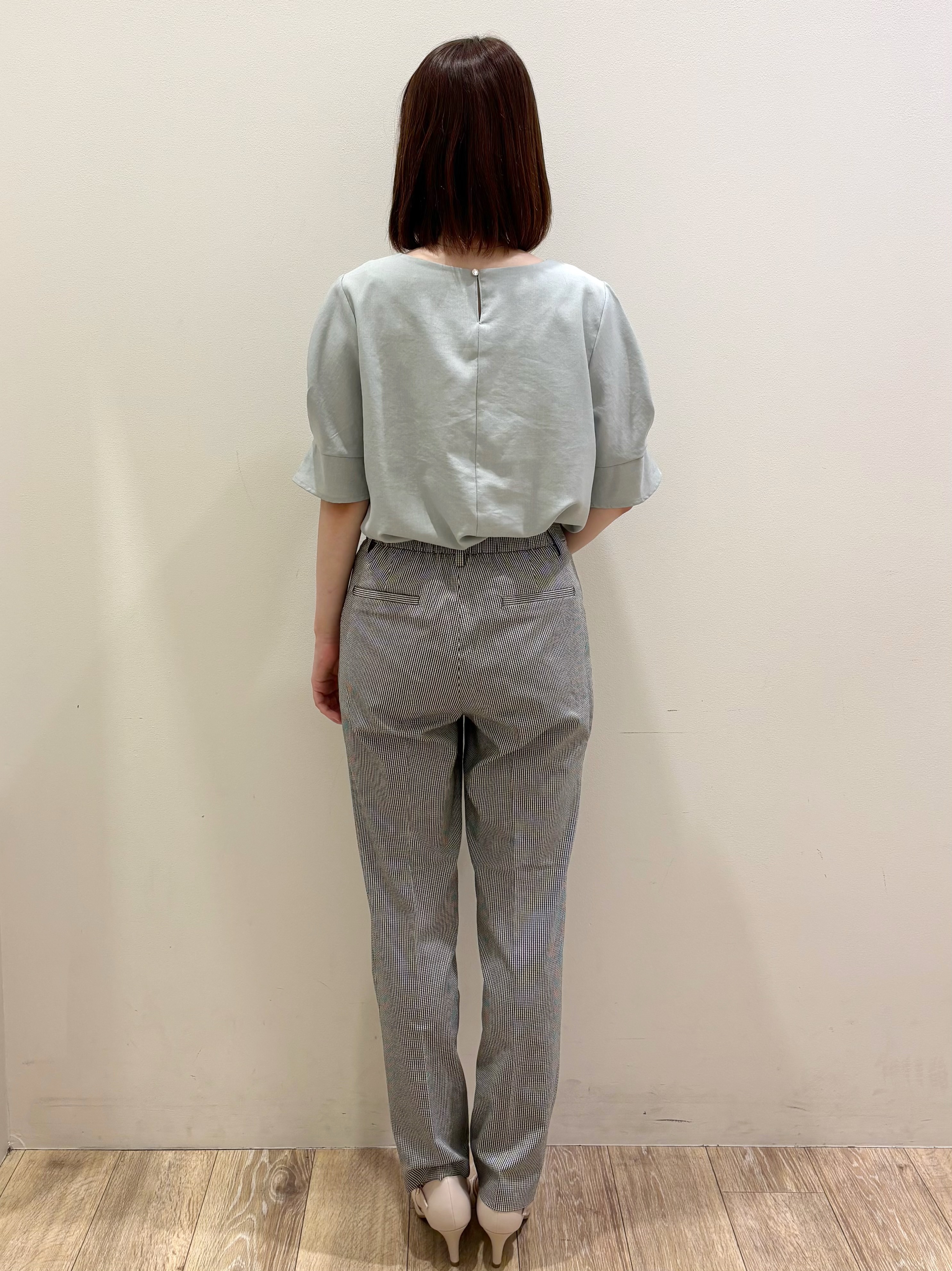 honamiさんの「index｜【接触冷感／吸水速乾】タックパフスリーブブラウス《防シワ／洗濯機OK／XS～3L／8col》」を使ったコーディネート