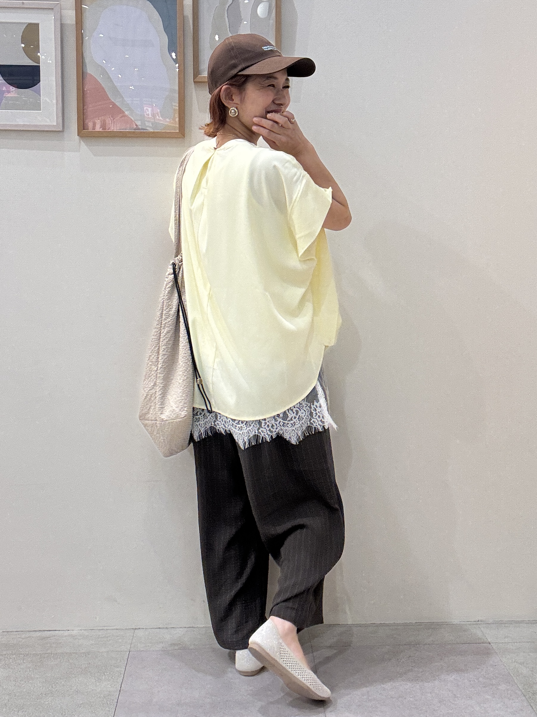 たけぴさんの「SHOO･LA･RUE｜【洗濯機可/体型カバー】インしてる風 ふんわり裾バルーントップス」を使ったコーディネート