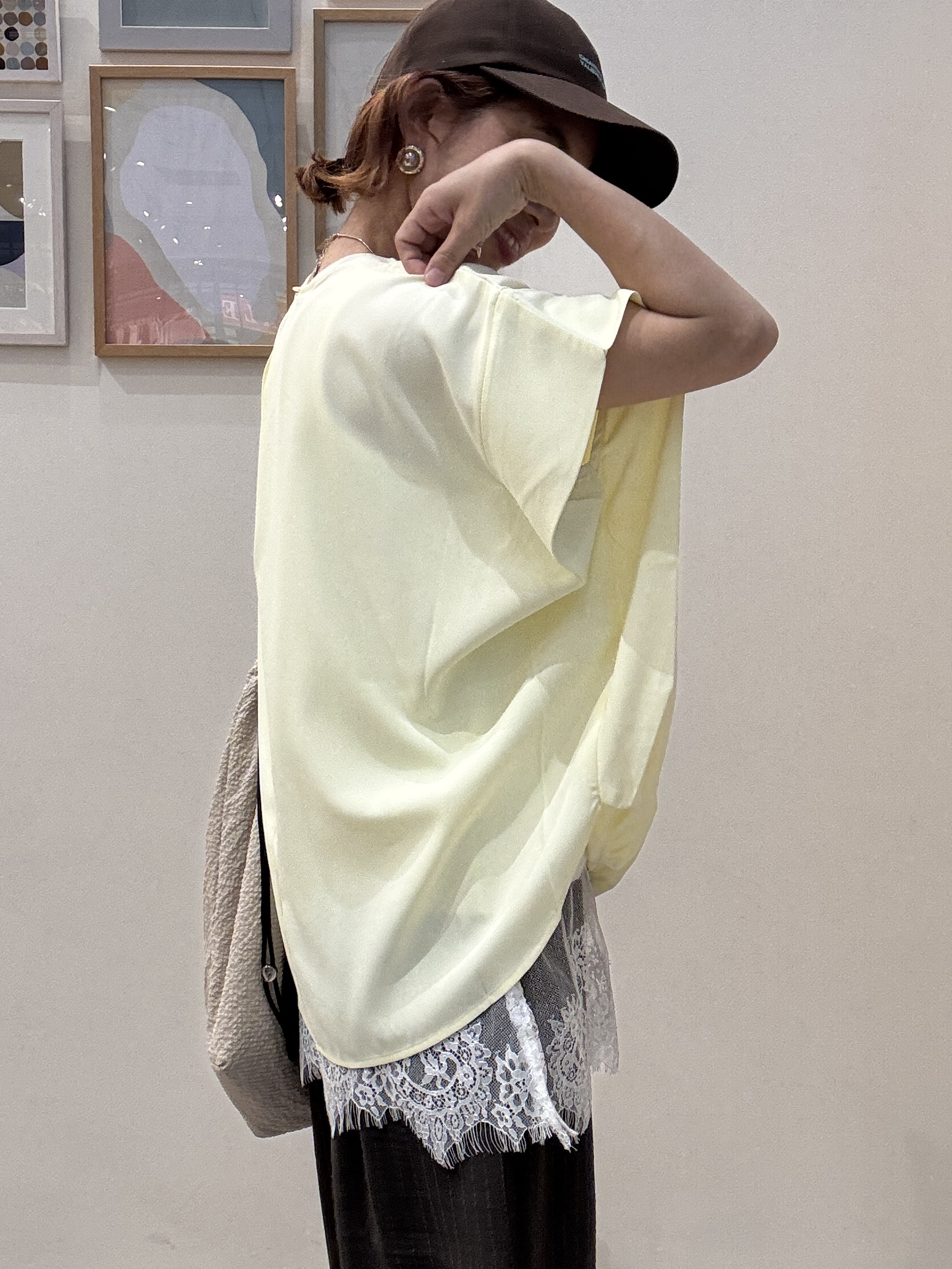 たけぴさんの「SHOO･LA･RUE｜【洗濯機可/体型カバー】インしてる風 ふんわり裾バルーントップス」を使ったコーディネート