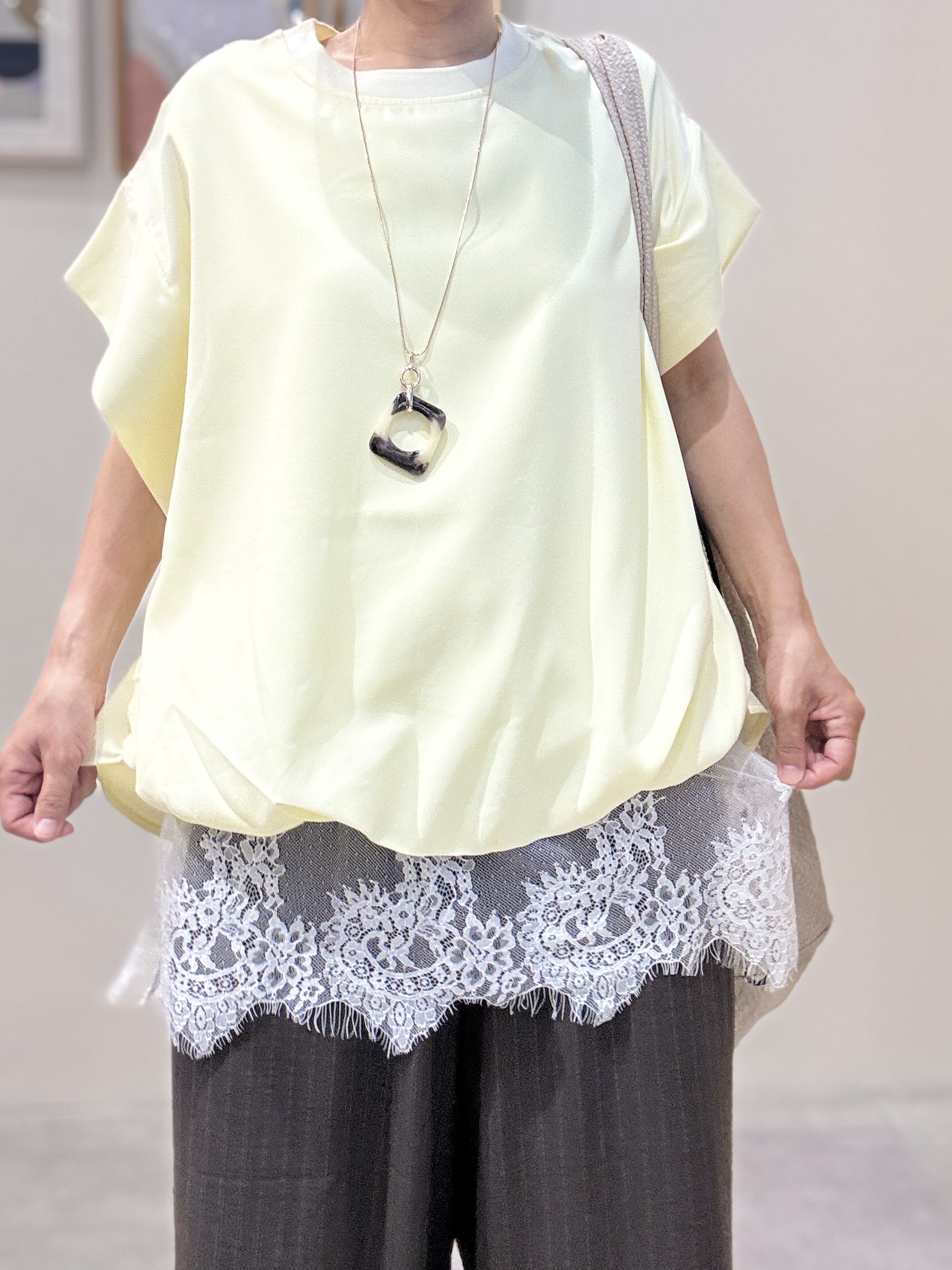 たけぴさんの「SHOO･LA･RUE｜【洗濯機可/体型カバー】インしてる風 ふんわり裾バルーントップス」を使ったコーディネート